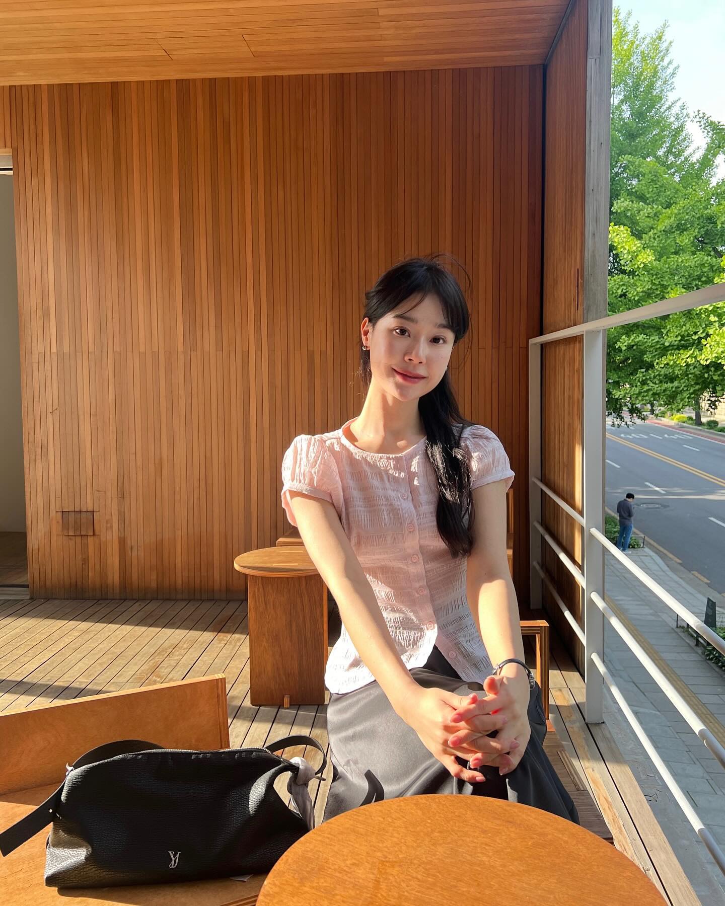 여름 러블리는 반팔 블라우스👚🤍 이미지"