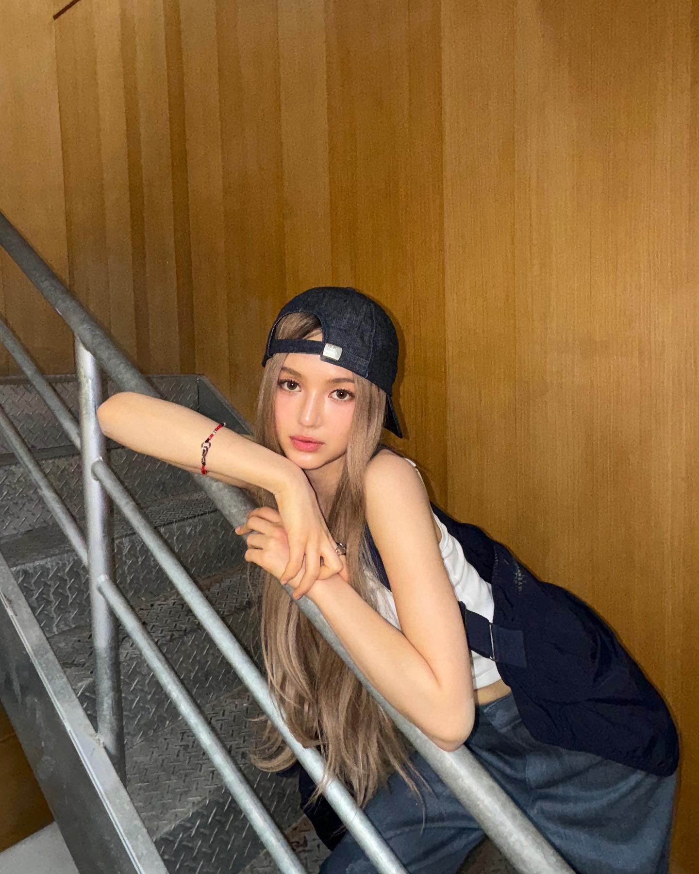 거꾸로 볼캡으로 장꾸미 더해🧢😜 이미지"