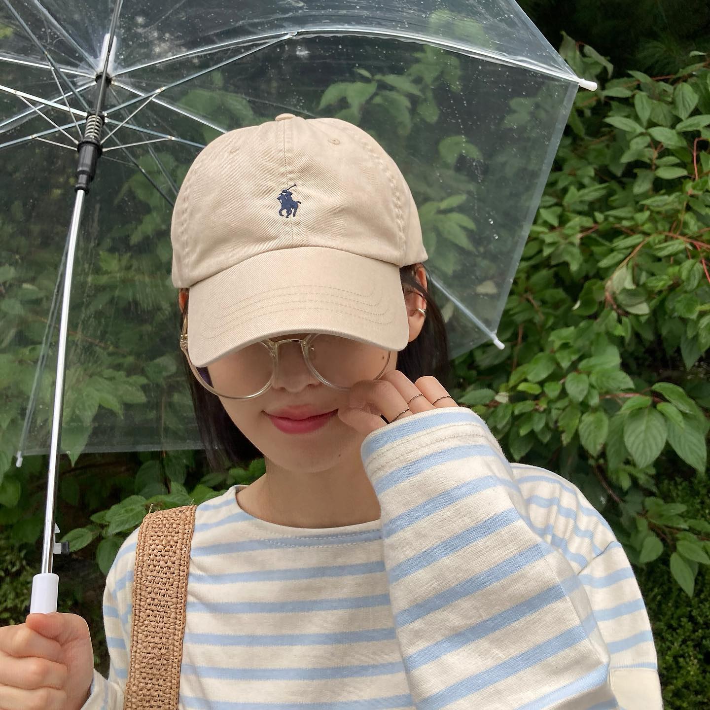 볼캡과 안경은 환상의 짝꿍👓🧢 이미지"