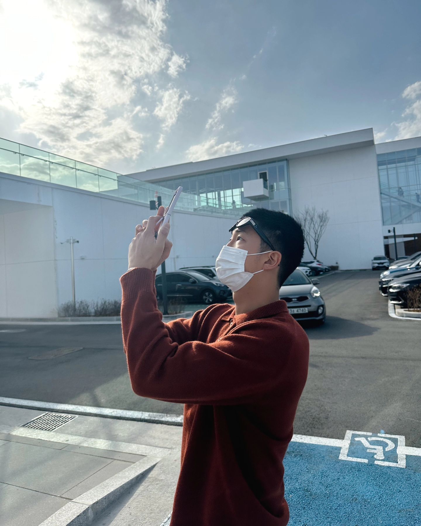 선글라스는 머리 위로 올리는게 제맛😎 이미지