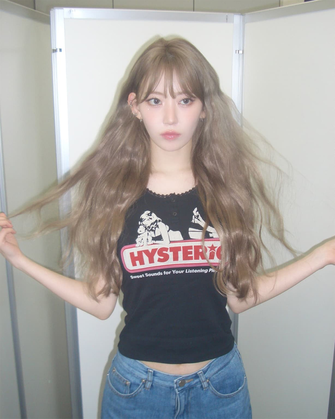 여돌들 요즘 반팔&나시❤️‍🔥@히글 이미지"
