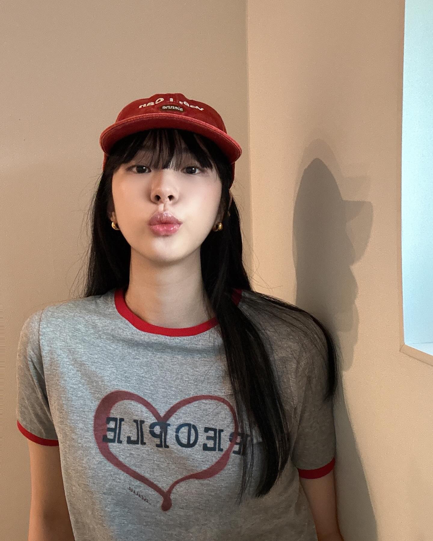 트렌디한 링거티에 볼캡 더해 꾸안꾸룩🧢 이미지