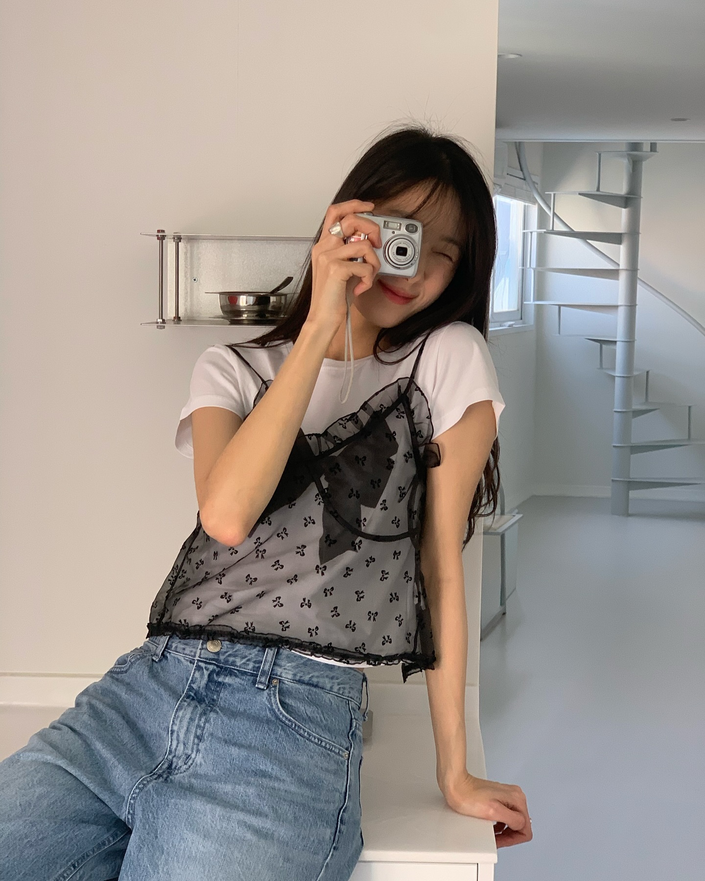 반팔티에 뷔스티에 레이어드룩🤍🖤 이미지