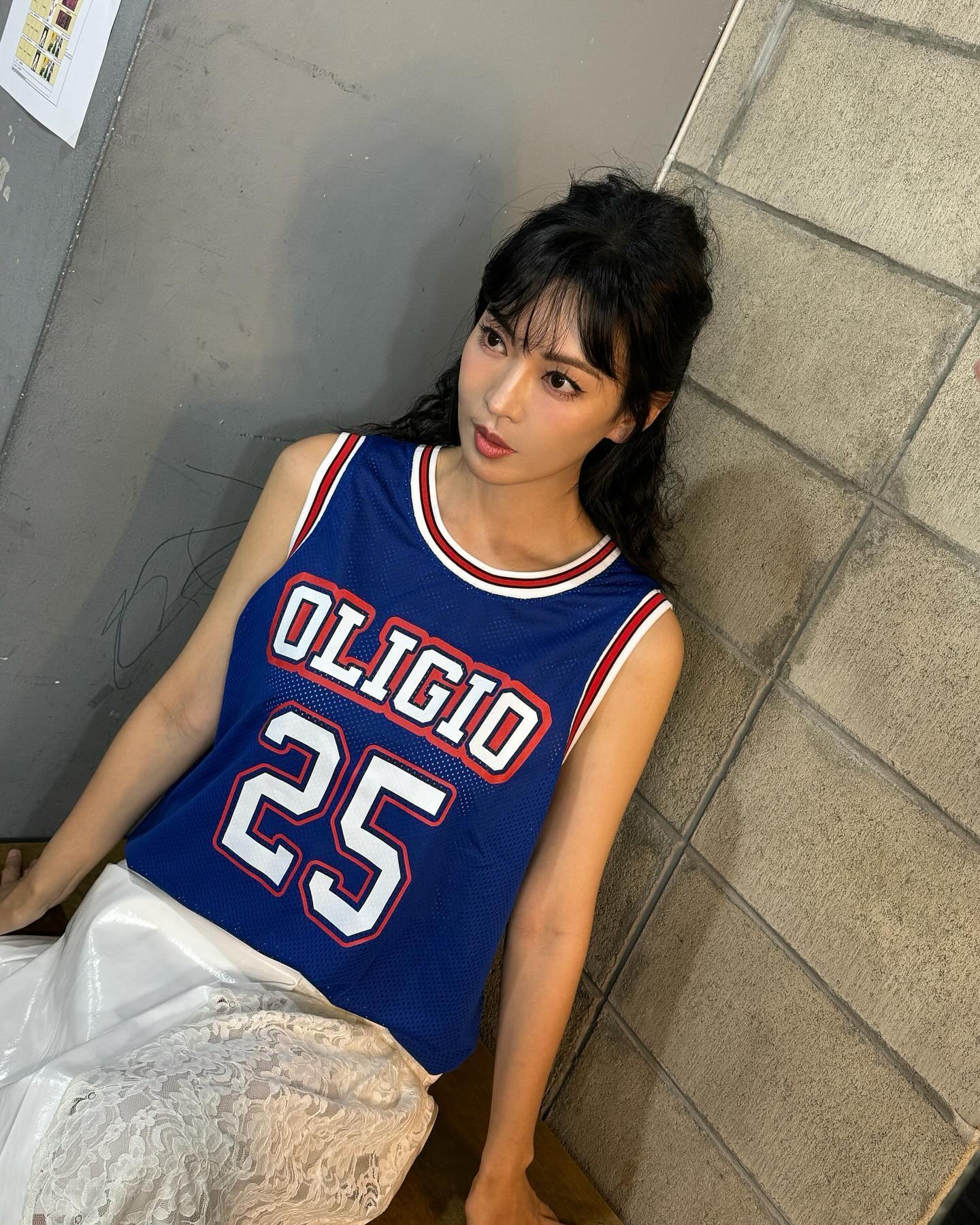 블록코어룩+스커트 매치🤍🖤힙블리 이미지