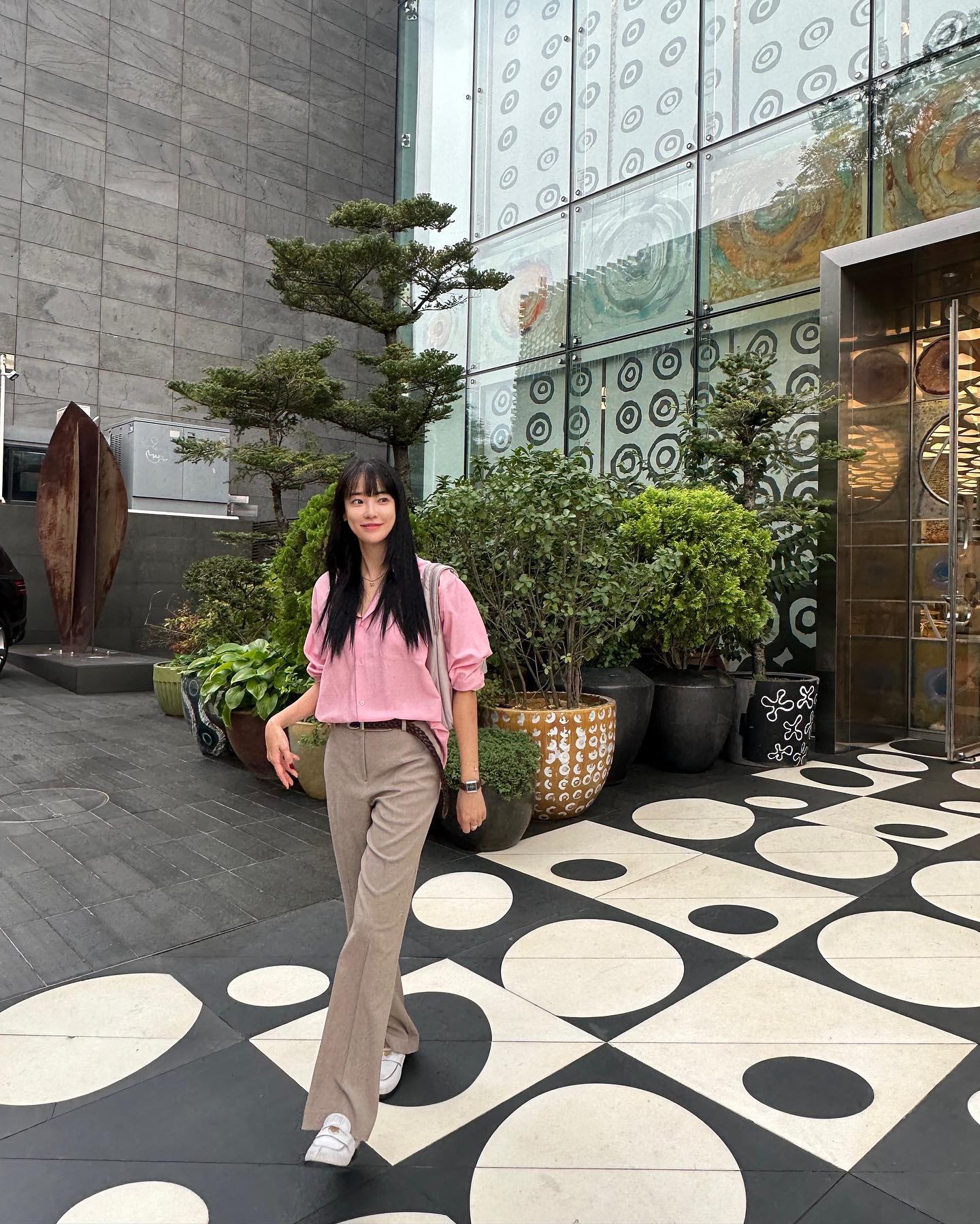 셔츠+슬랙스로 출근룩 해결👔 이미지