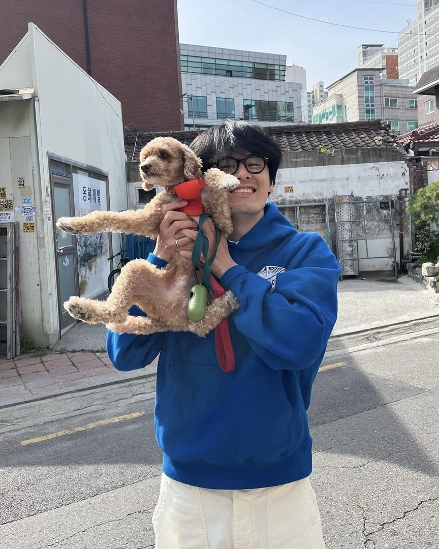 원중이 형, 산책마저 멋있을 일이야? 🐶🐾 이미지