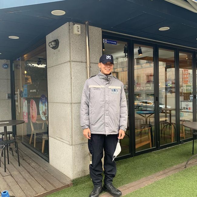군복도 하나의 룩이야🫡 이미지