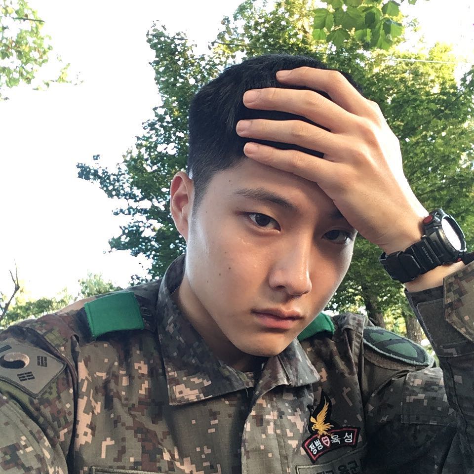 군복도 하나의 룩이야🫡 이미지
