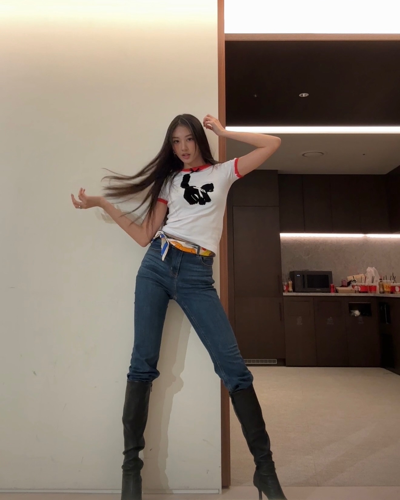 섹시한 교포미가 매력인 여돌 4✨
핫걸 바이브로 유명한 여자아이돌들을 모아모아❤️‍🔥

1. 에스파 지젤
2. 미야오 가원
3. 블랙핑크 로제
4. 캣츠아이 윤채 이미지2