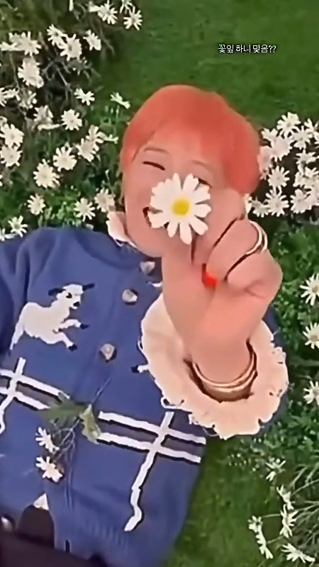 꽂보다 지디🌼마지막에 웃는거 너무 예쁘다🤍 이미지
