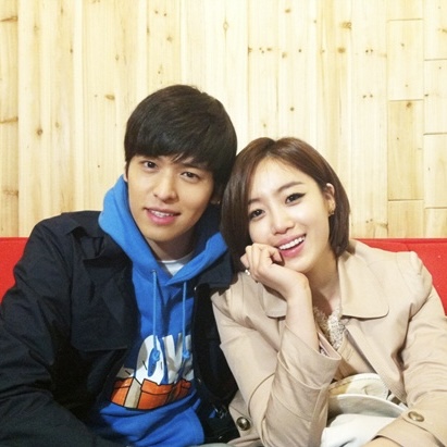 우결 최애커플 골라보기👩‍❤️‍👨

'우리 결혼했어요' 프로그램은 한때 큰 화제를 일으키며 많은 이들의 관심을 끌었던 인기 프로그램이었죠. 그중에서도 특히 시청자들의 뜨거운 사랑을 받았던 커플들이 있었는데요. 오늘은 그 당시 많은 이들의 마음을 설레게 했던 커플들을 모아봤습니다. @여러분들의 최애 커플은 누구였나요?🩷

1. 조권 x 가인
2. 정용화 x 서현
3. 육성재 x 조이
4. 이장우 x 함은정
5. 김용준 x 황정음 이미지