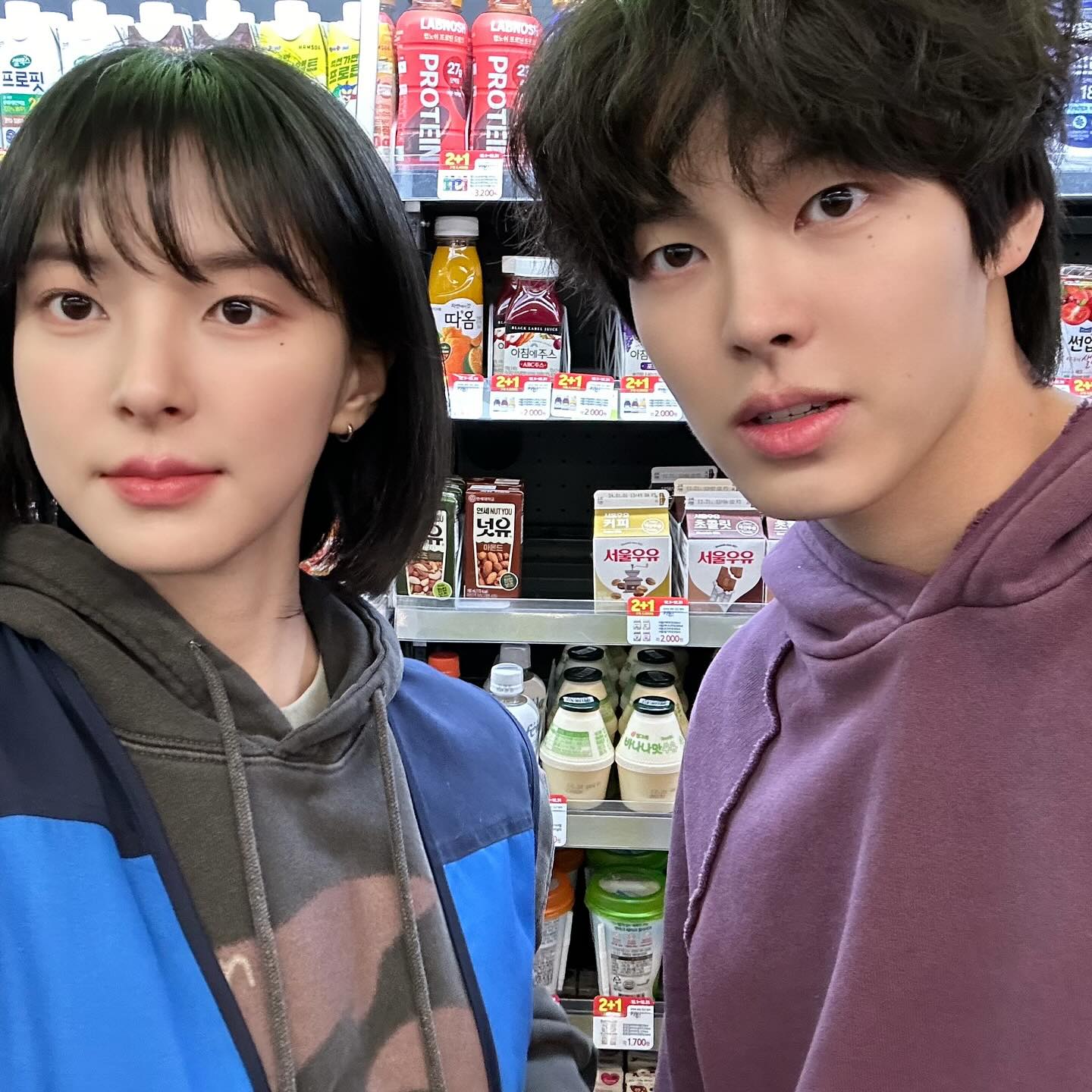 찐 남매같은 이들의 케미💕

드라마나 영화 속에서 실제 남매처럼 보일 정도로 케미가 좋았던 배우들이 종종 있는데요. 그 중에서도 남매 케미가 최고였던 배우들을 소개해 드릴게요.

1. 치즈인더트랩 - 서강준 x 이성경
2. 파일럿 - 조정석 x 한선화
3. 스터디그룹 - 신수현 x 박윤호 이미지