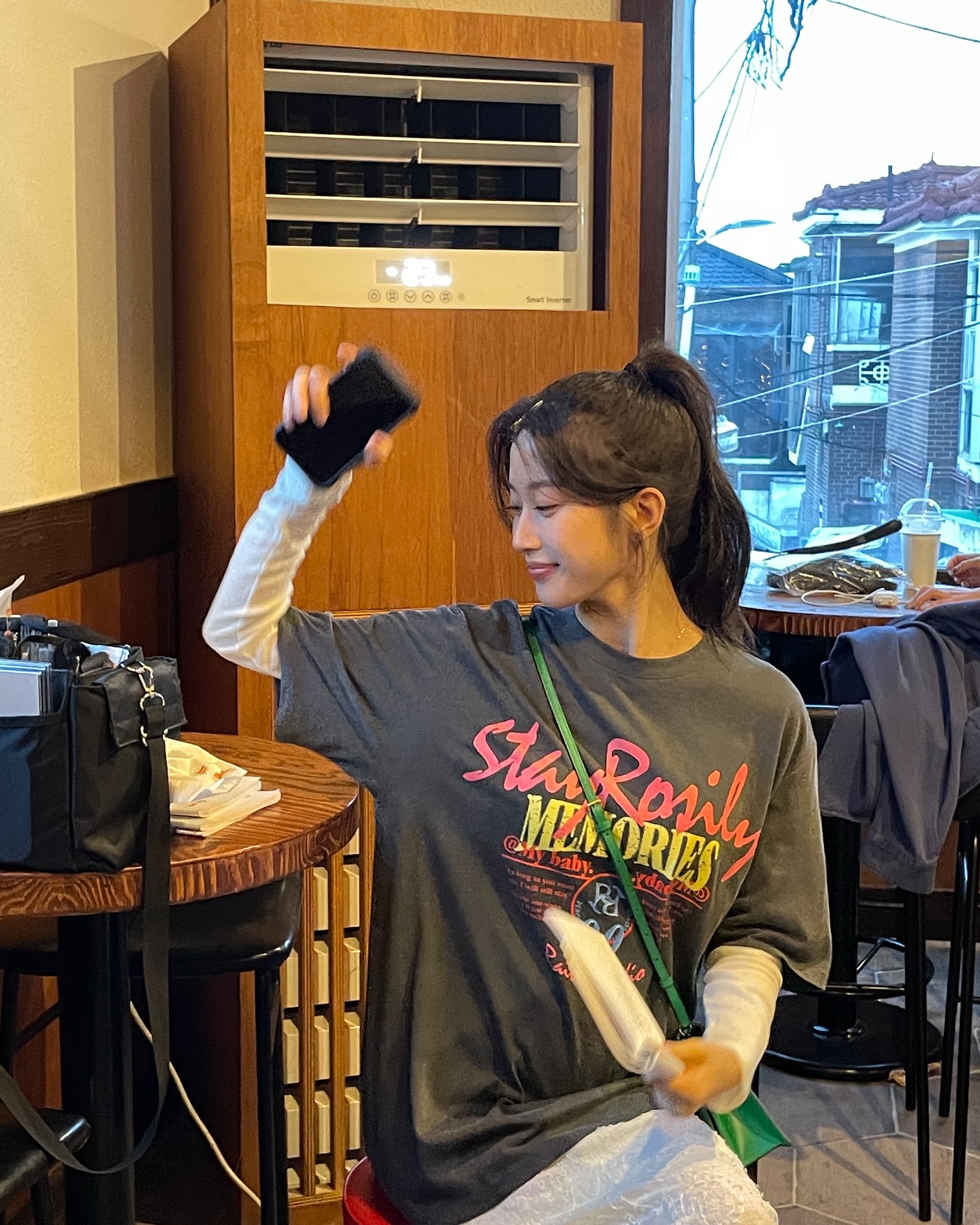 이제는 두 장씩 겹쳐 입어 주세요🩵
상하의를 모두 활용한 레이어드 스타일링 5가지👗👖

1. 팬츠 + 스커트
2. 긴팔 티셔츠 + 긴팔 티셔츠
3. 가디건 + 가디건
4. 긴팔 티셔츠 + 반팔 티셔츠
5. 셔츠 + 반팔 니트 이미지