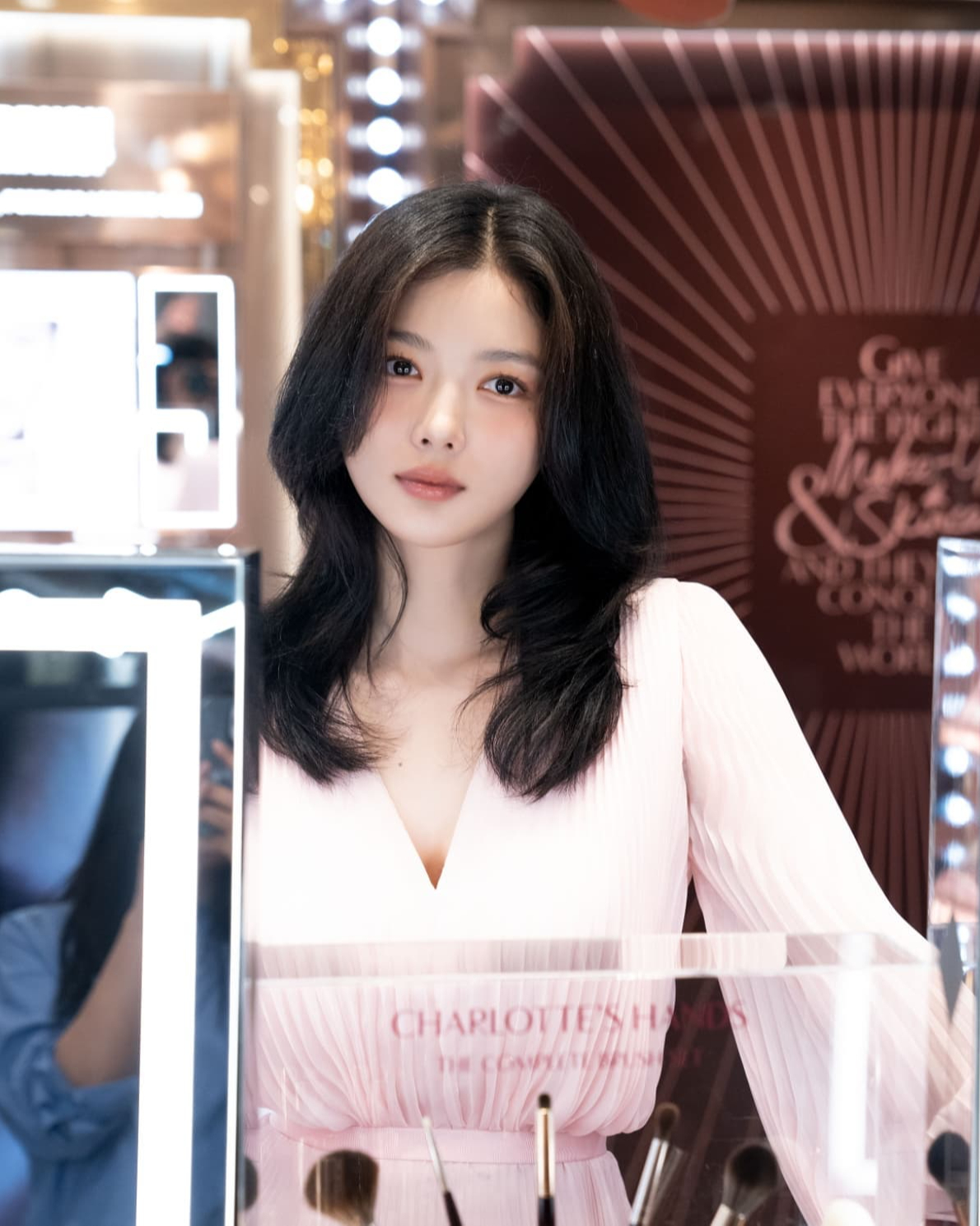 이름마저 고급진 귀족턱 셀럽 5✨

많은 사람들이 선호하는 V라인 턱 외에도, 인기를 끌고 있는 턱 모양이 있습니다. 바로 L자 턱인데요, '귀족턱'이라고도 불리는 이 턱은 고급스럽고 우아한 느낌을 줍니다. 그럼, 귀족턱을 가진 셀럽들을 소개해드릴게요.🤍

1. 송혜교
2. 수지
3. 김유정
4. 정유미
5. 정채연 이미지