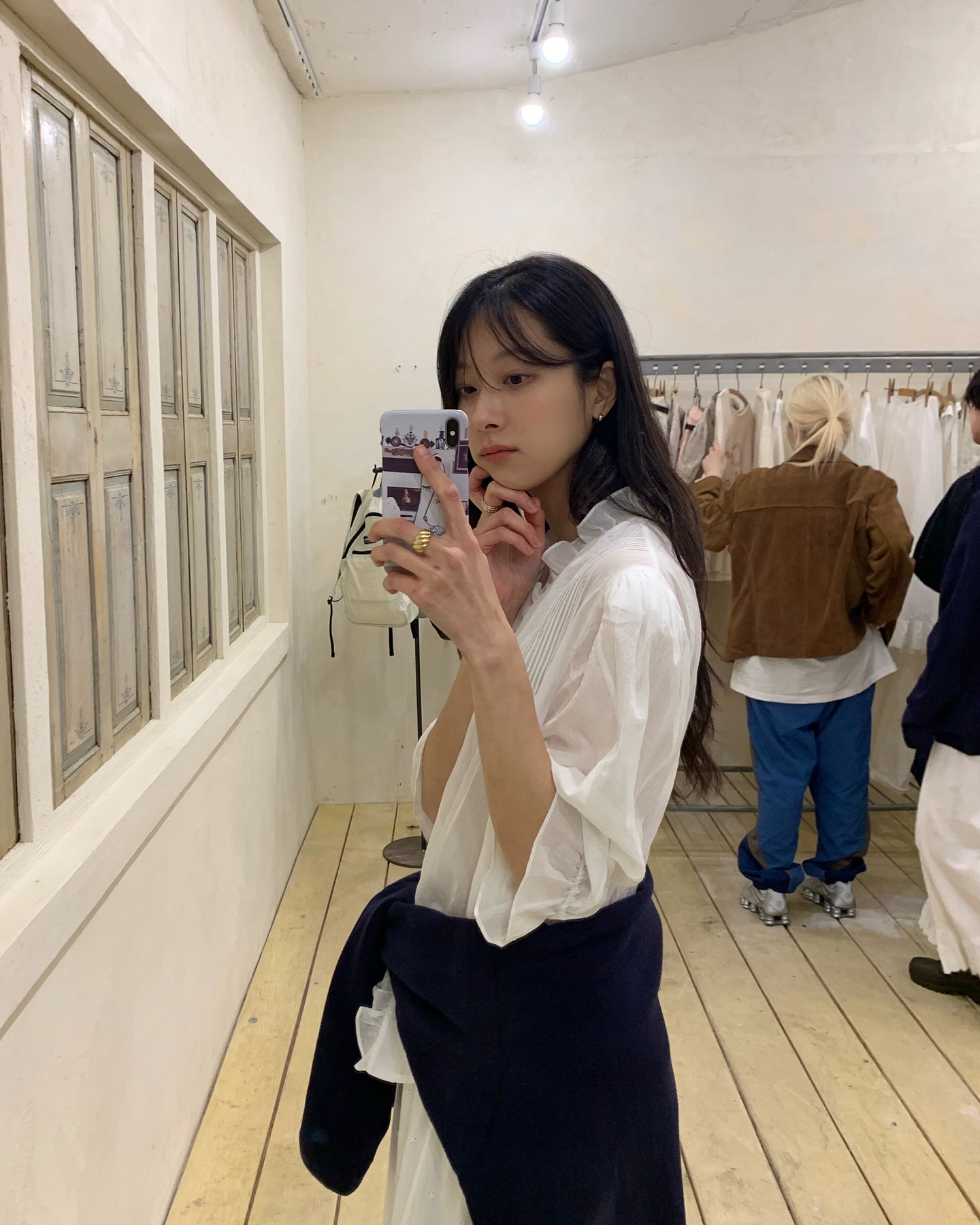 데이트룩에 딱인 @블라우스🌻
올 봄엔 이거 입고 썸타자💛 이미지