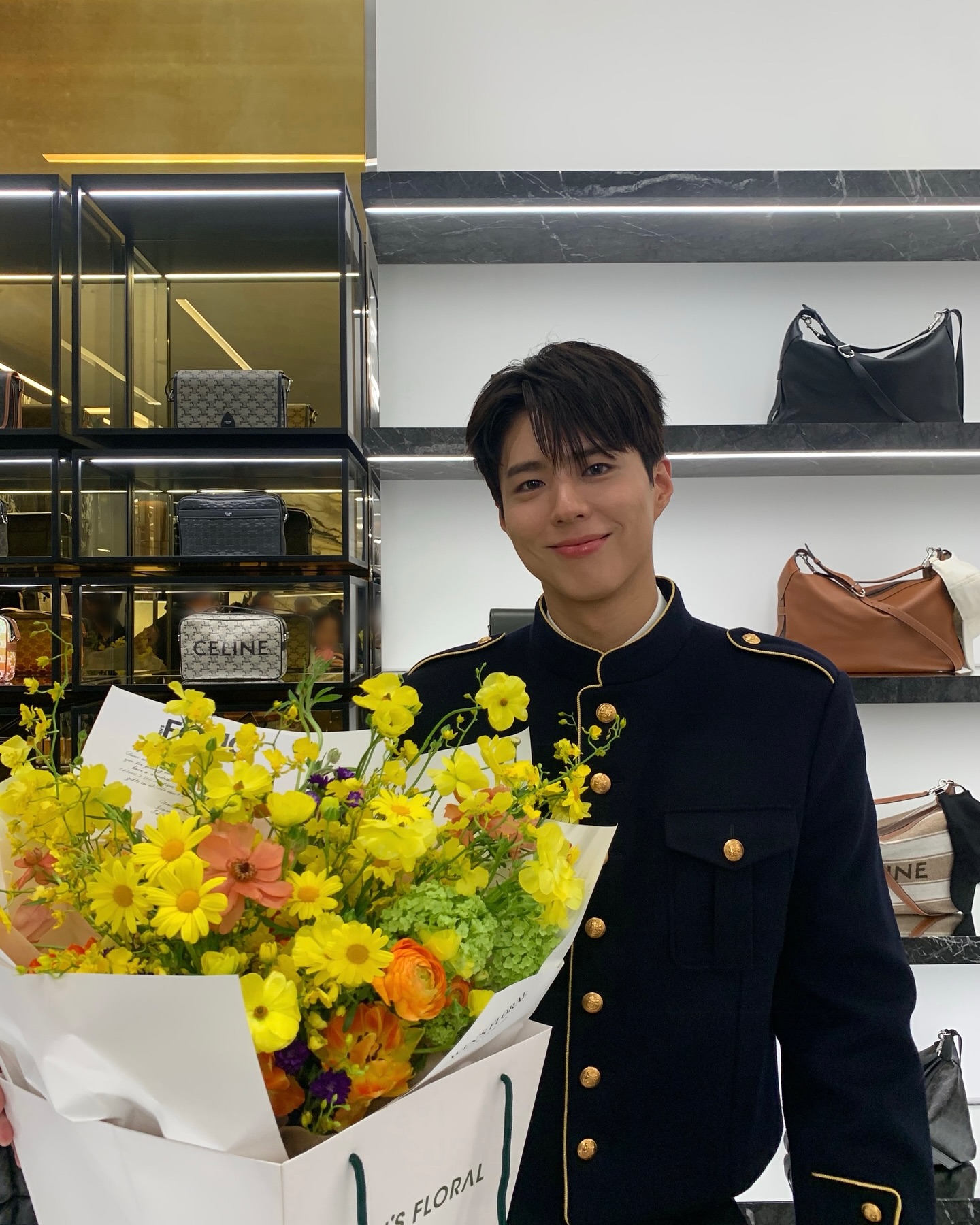 보검 & 수지 로맨스 판타지 비주얼🫅🏻
기품 넘치면서도 장꾸미 가득한 셀린느룩 박보검 감상하기☺️ 이미지5
