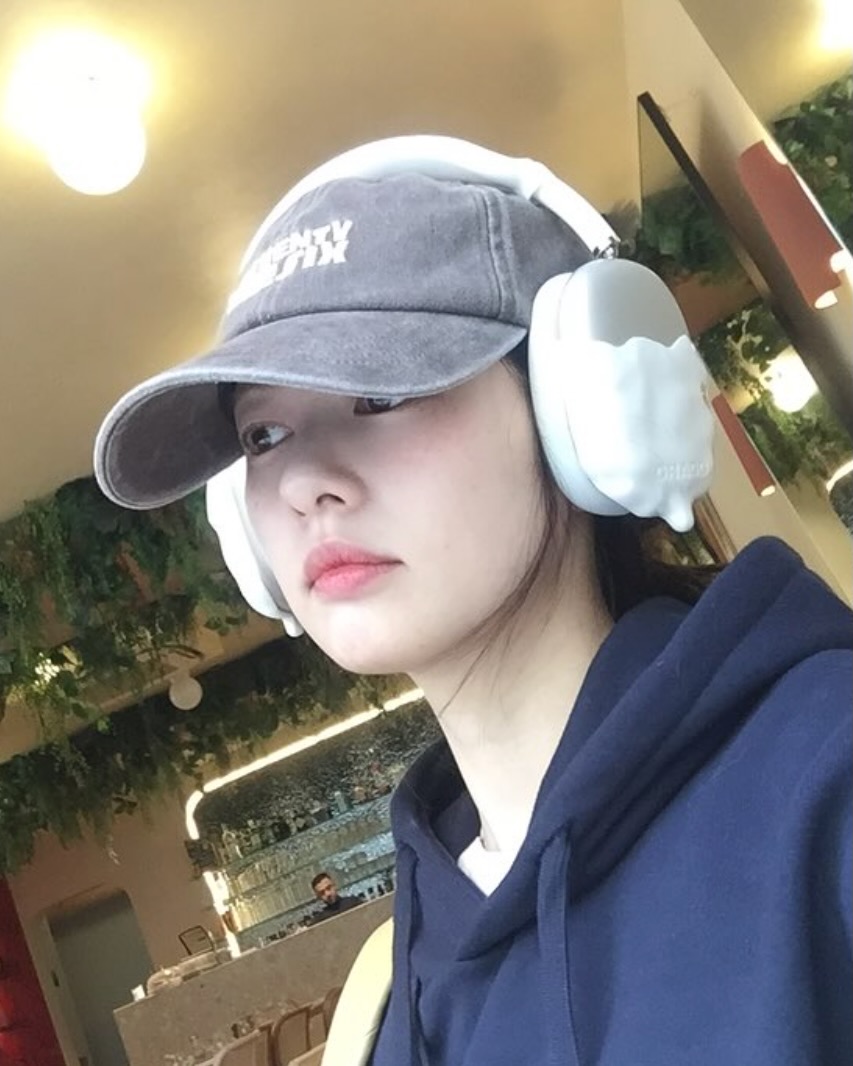 셀럽들이 즐겨 쓰는🧢 알록달록 볼캡 이미지