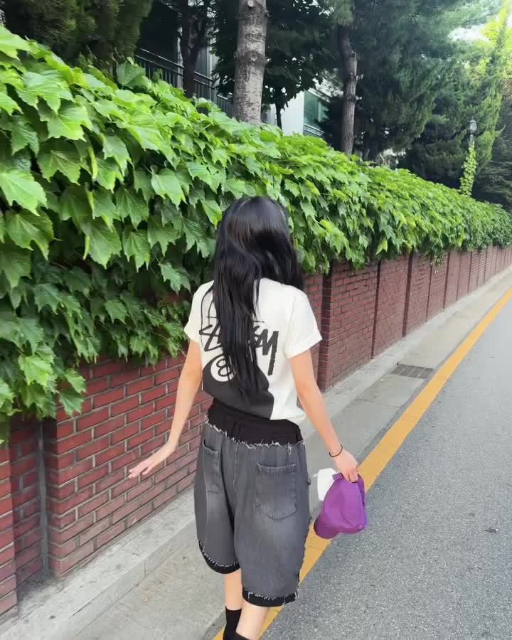 셀럽들이 선택한 반팔티는 스투시Ⓢ
한 장으로 포인트 주기에 이만한 게 없지😊 이미지