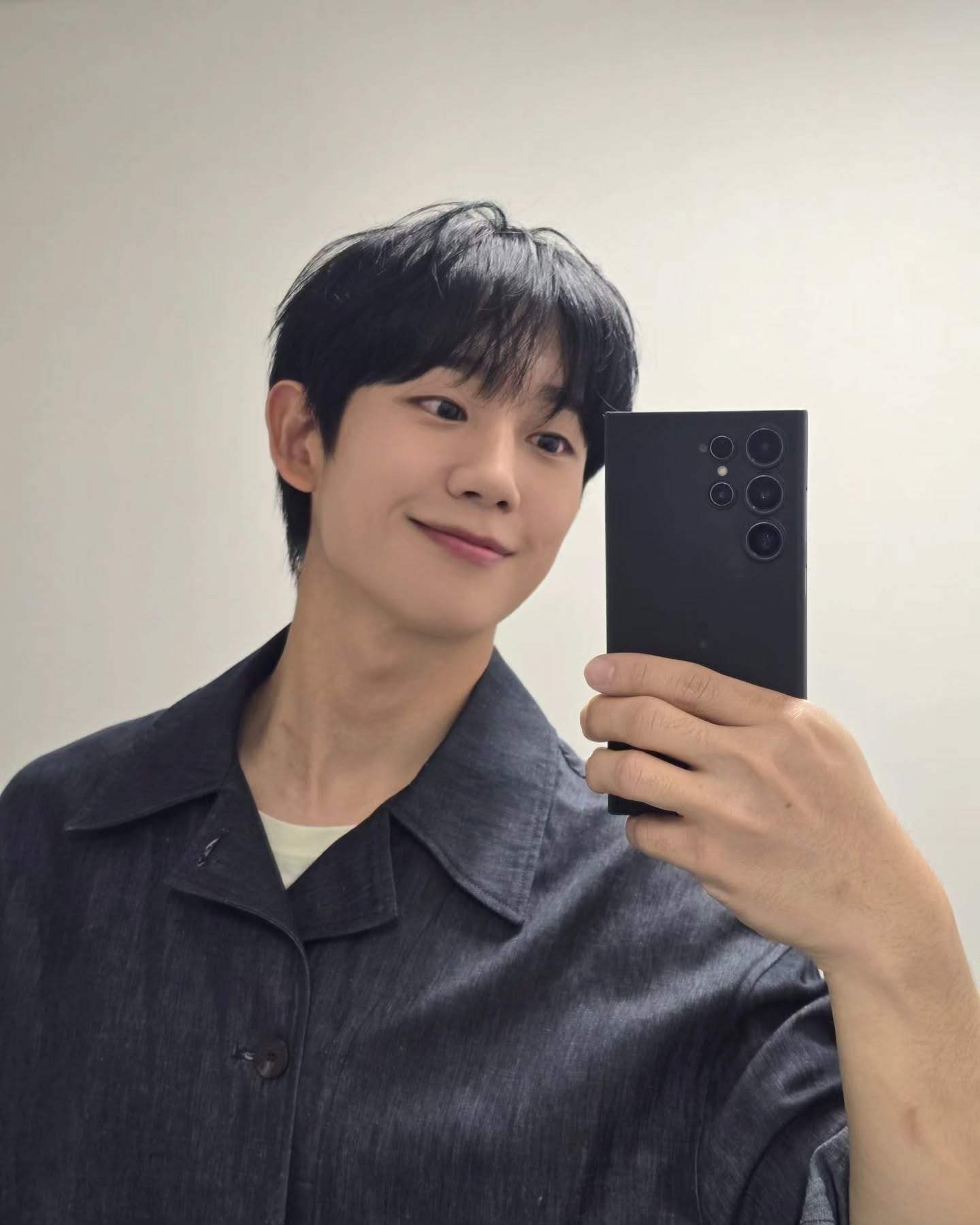이상형으로 자주 꼽히는 얼굴상❓

많은 여성들이 이상형으로 뽑는 얼굴상이 있습니다. 바로 ‘대학교 훈남 선배상’인데요. 모범생 같은 이미지에 반듯한 이목구비가 더해져, 마치 청순한 청년 같은 얼굴로 마음을 설레게 하곤 하죠. 과연 대표적인 훈남 선배상에는 누가 있을지 함께 알아볼까요?❤️

1. 변우석
2. 정해인
3. 장동윤
4. 박보검
5. 재현 이미지7