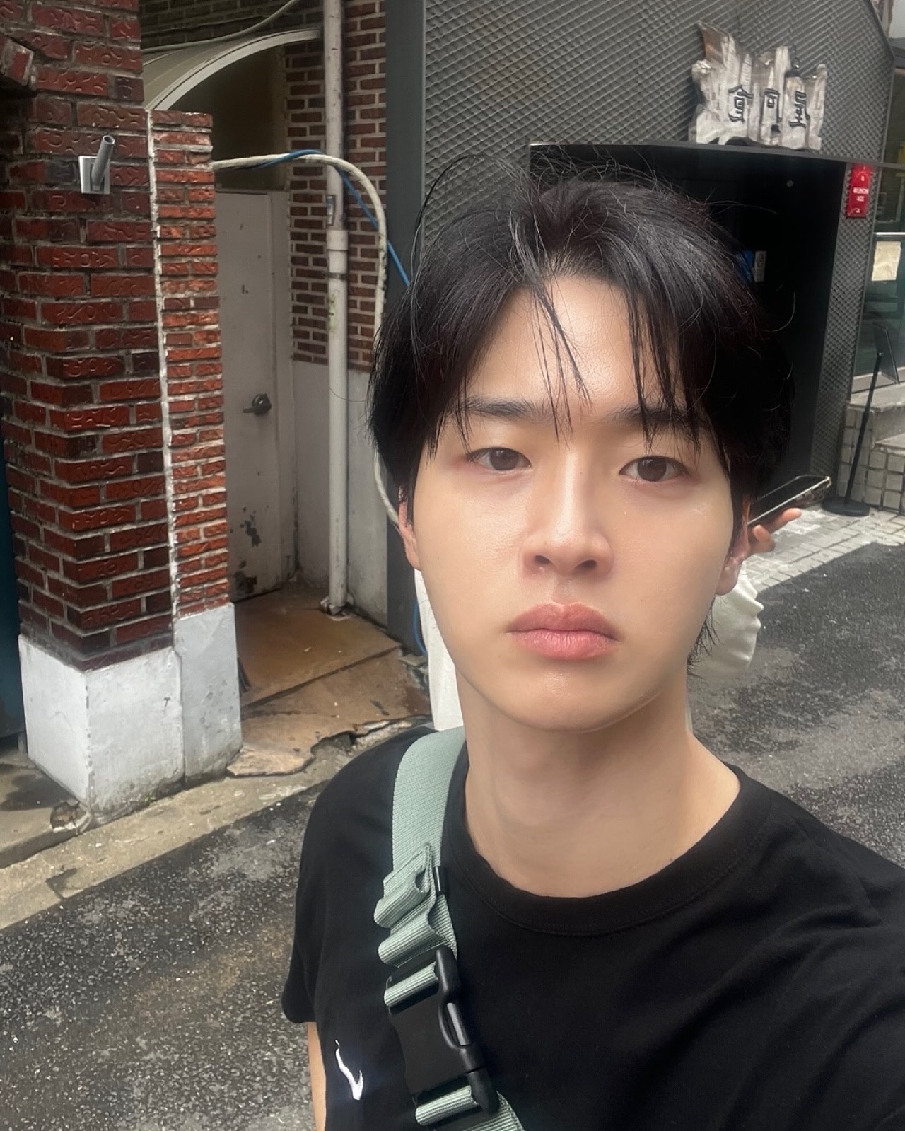 이상형으로 자주 꼽히는 얼굴상❓

많은 여성들이 이상형으로 뽑는 얼굴상이 있습니다. 바로 ‘대학교 훈남 선배상’인데요. 모범생 같은 이미지에 반듯한 이목구비가 더해져, 마치 청순한 청년 같은 얼굴로 마음을 설레게 하곤 하죠. 과연 대표적인 훈남 선배상에는 누가 있을지 함께 알아볼까요?❤️

1. 변우석
2. 정해인
3. 장동윤
4. 박보검
5. 재현 이미지8