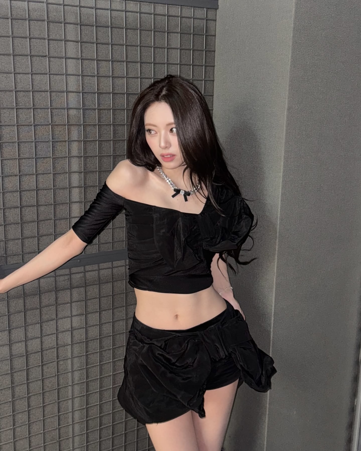 양쪽 다 가릴 필요 없어😉🪄
한쪽만 가려도 충분히 매력적이니 꼭 참고해보세요✔️ 이미지