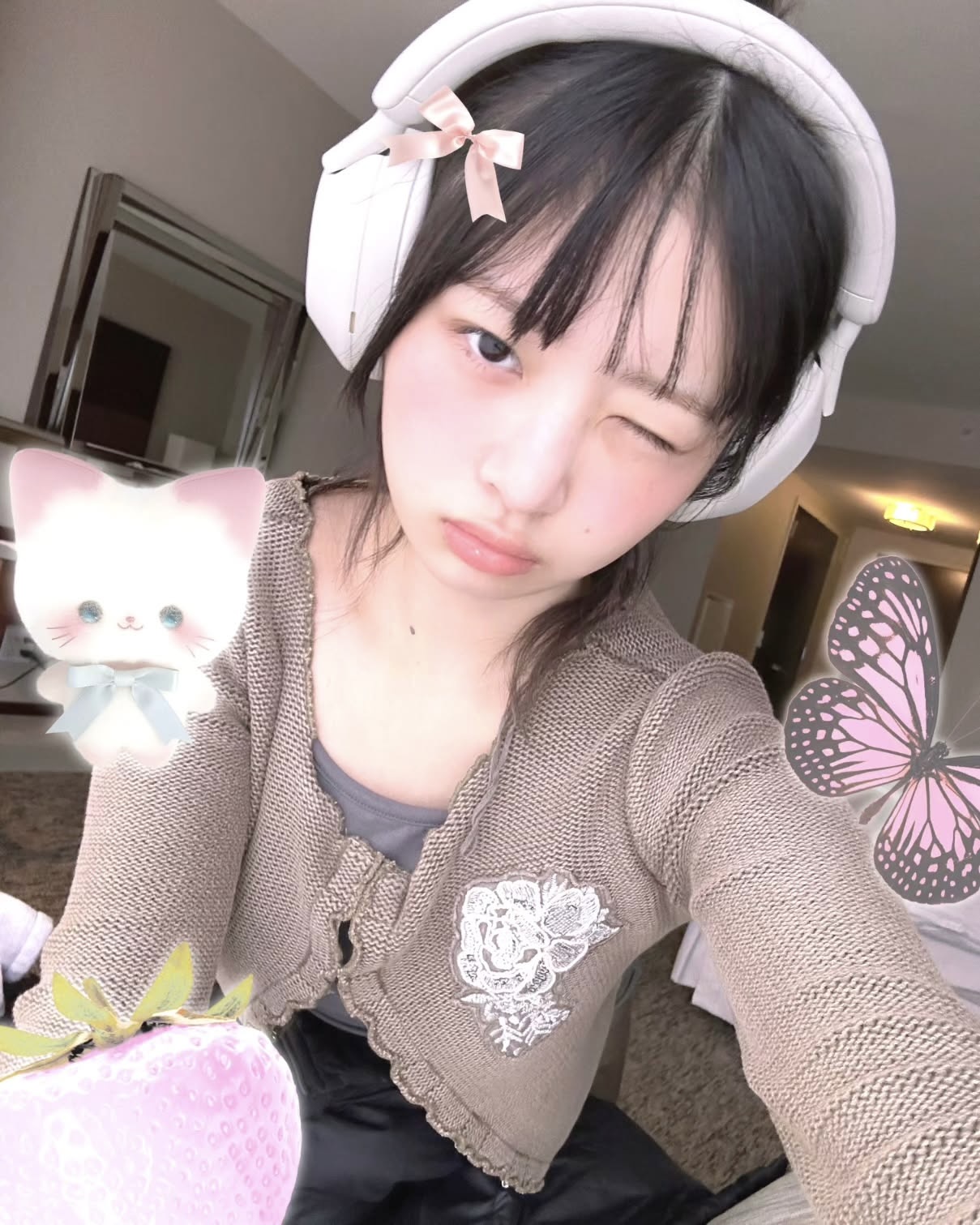 여름룩, 뭔가 허전하다면?
그 빈자리에 헤드폰 한 줌 추가해 감성까지 챙기세요🎧🎵 이미지