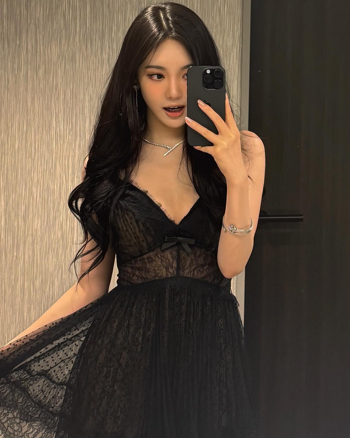 여름에도 포기 할 수 없는 블랙🖤 이미지"