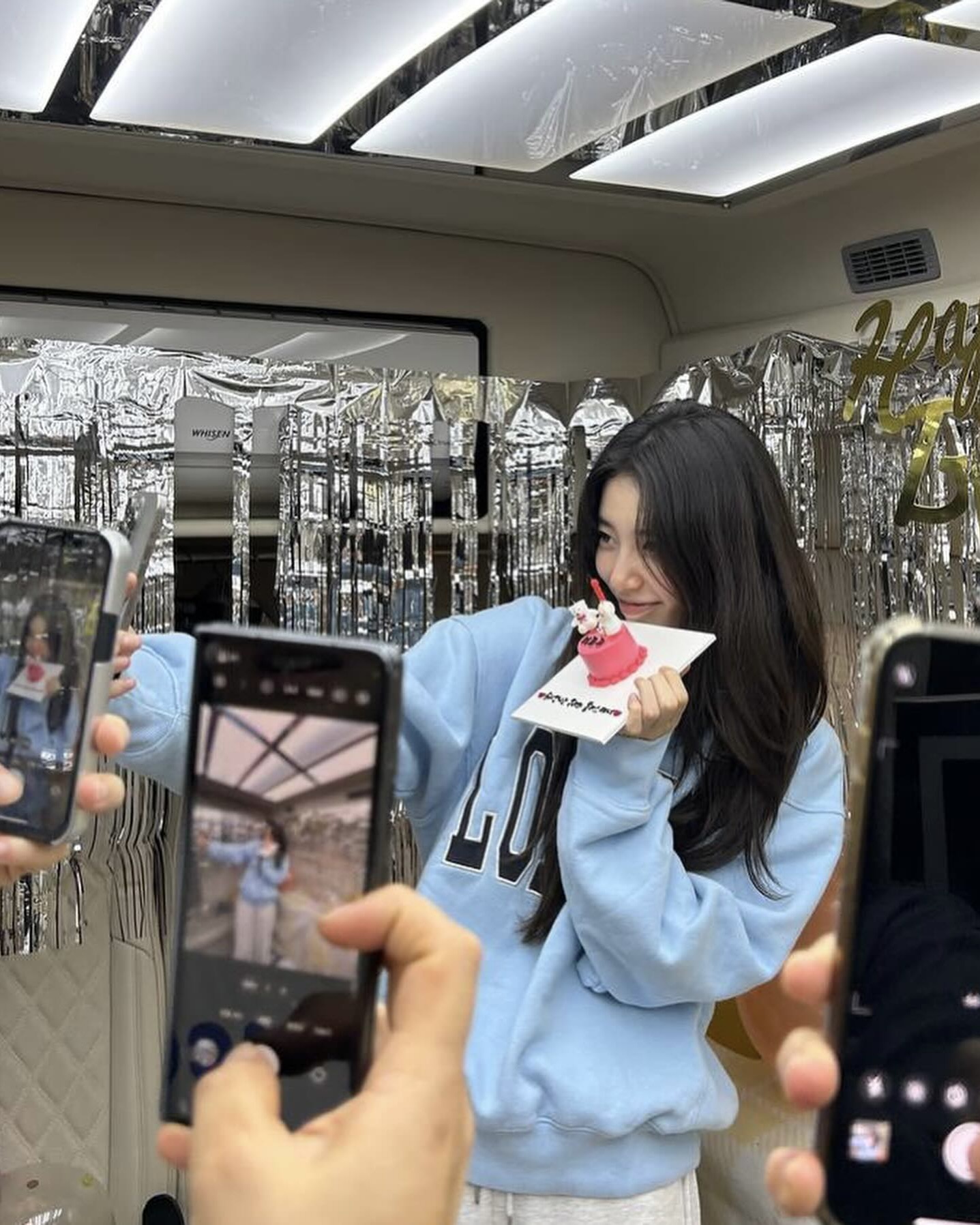 이번 생일 @이 느낌 따라해볼래?📸
셀럽들이 생일을 기록하는 방법, 따라 해볼래요?🎂💝 이미지