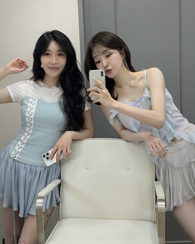 계속 저장만 해두던 시밀러룩👭🏻
이번 주말, 셀럽표 시밀러룩 즐기기 딱 좋은 순간이에요💞 이미지