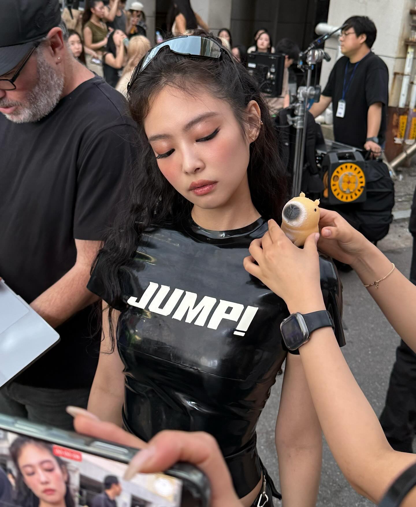 블랙핑크 뮤비 비하인드 사복 🤍 이미지"