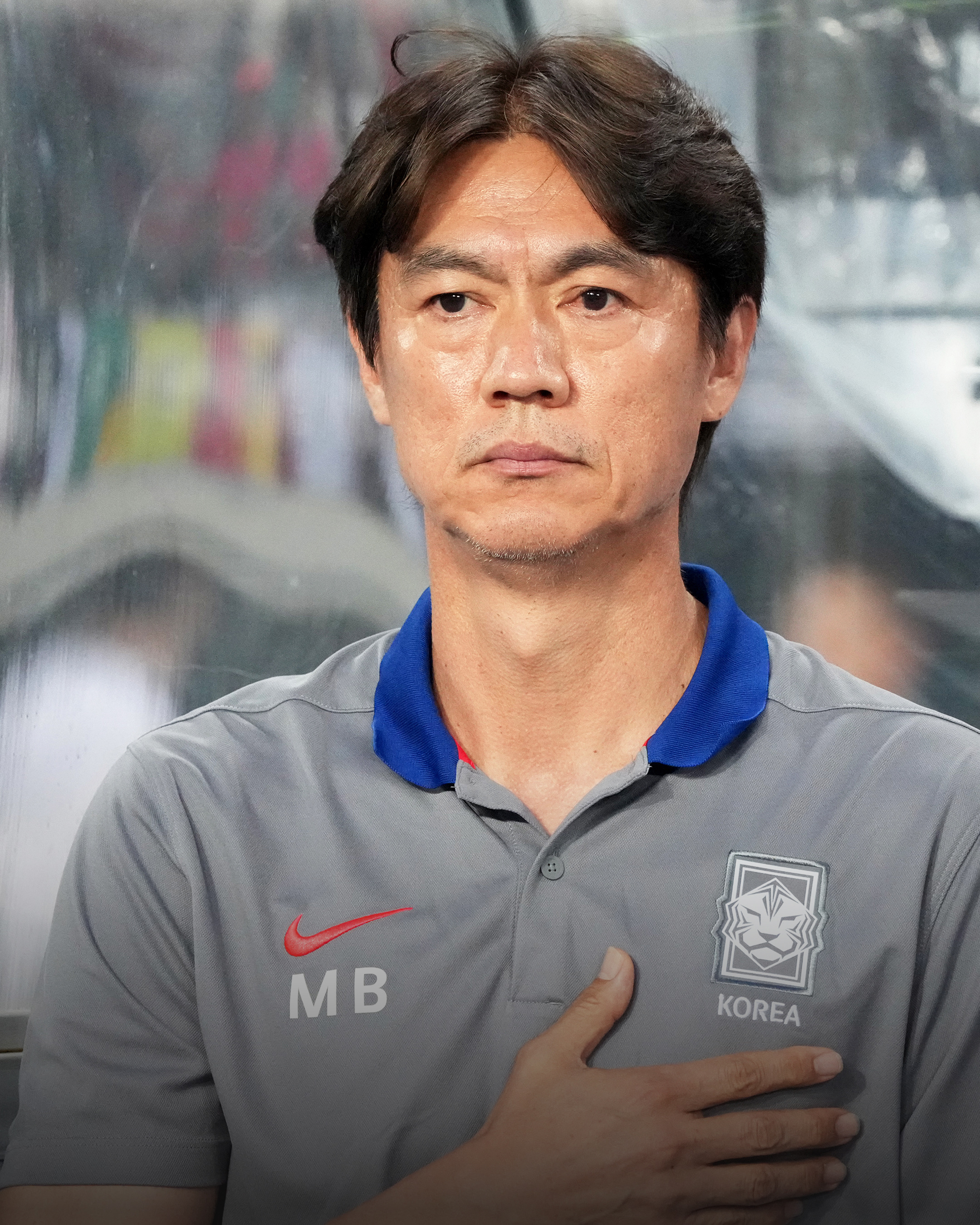 이기지 않으면 끝이다 🇰🇷 💪⁠ 홍명보호, 운명을 건 한일전에서 주민규와 나상호 카드 꺼내⁠ ⁠ 6년 만의 정상 탈환을 노리는 한국, 승리 외엔 없다.⁠ ⁠ 홍명보 감독이 이끄는 한국 축구 대표팀이 동아시안컵 결승전 한일전 선발 명단을 공개했습니다. 주민규가 공격 최전방에 나서며, ‘반드시 이겨야 우승’이라는 조건 속에 전술적 승부수를 띄웠습니다.⁠ ⁠ 지난 두 경기 모두 승리를 거둔 양국은 나란히 2승을 기록 중이며, 득실차에서 앞선 일본은 비기기만 해도 우승이 확정됩니다. 한국은 2019년 이후 6년 만의 우승, 그리고 통산 6번째 트로피를 노립니다.⁠ ⁠ 결과는 미지수지만, 오늘 밤 미르스타디움엔 확실한 무언가가 있습니다. 그건 바로, 피할 수 없는 진짜 ‘한일전’이라는 사실입니다.⁠ 이미지