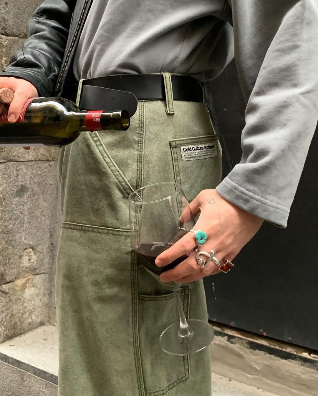 카펜터팬츠는 어디든 만능🔨🍷⁠ 이미지