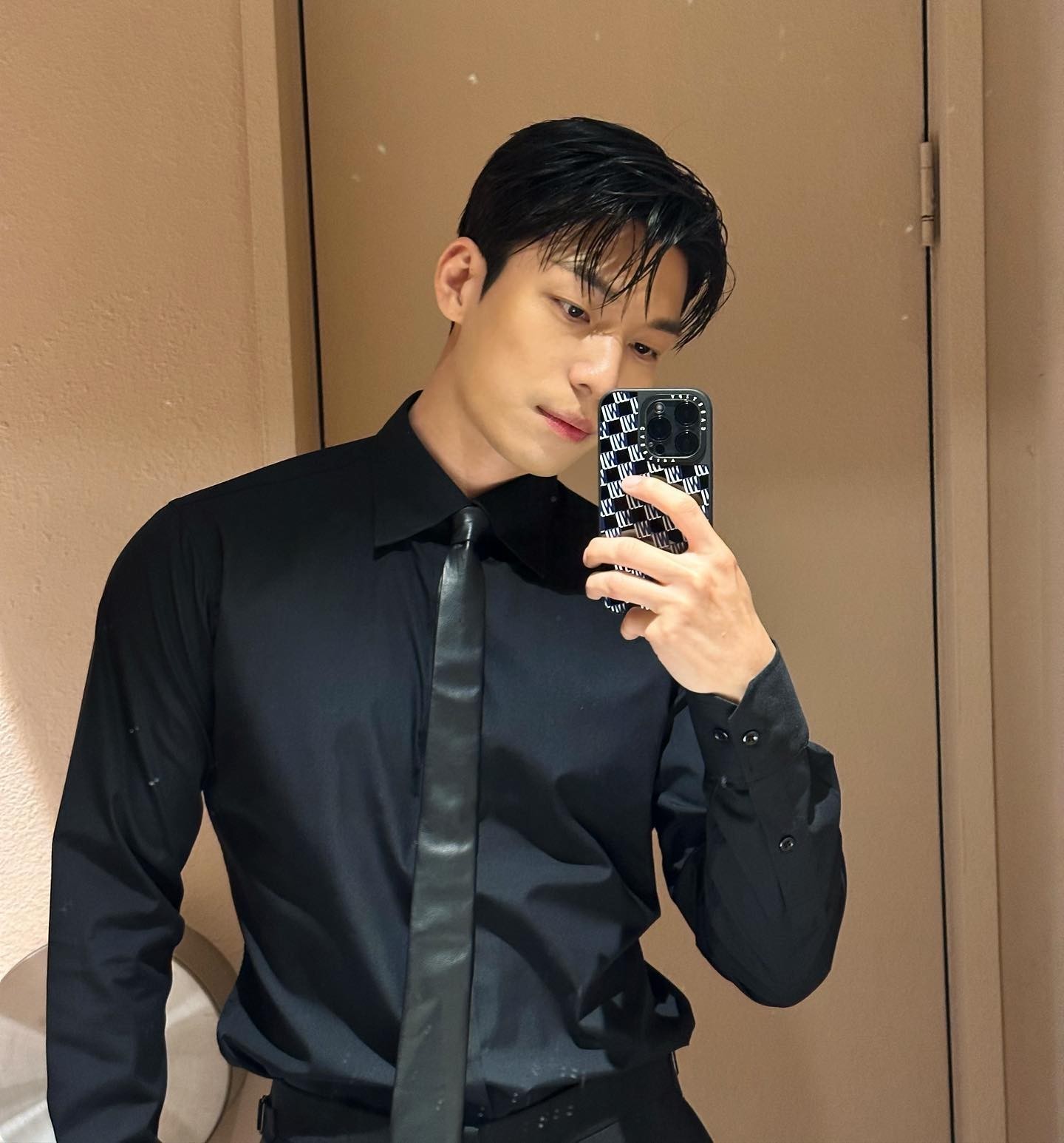 여름 되기 전 마지막 블랙셔츠😎🙌⁠ 이미지2