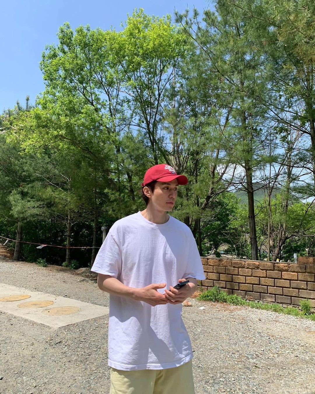 티셔츠에 캡모자 코디🧢 이미지"