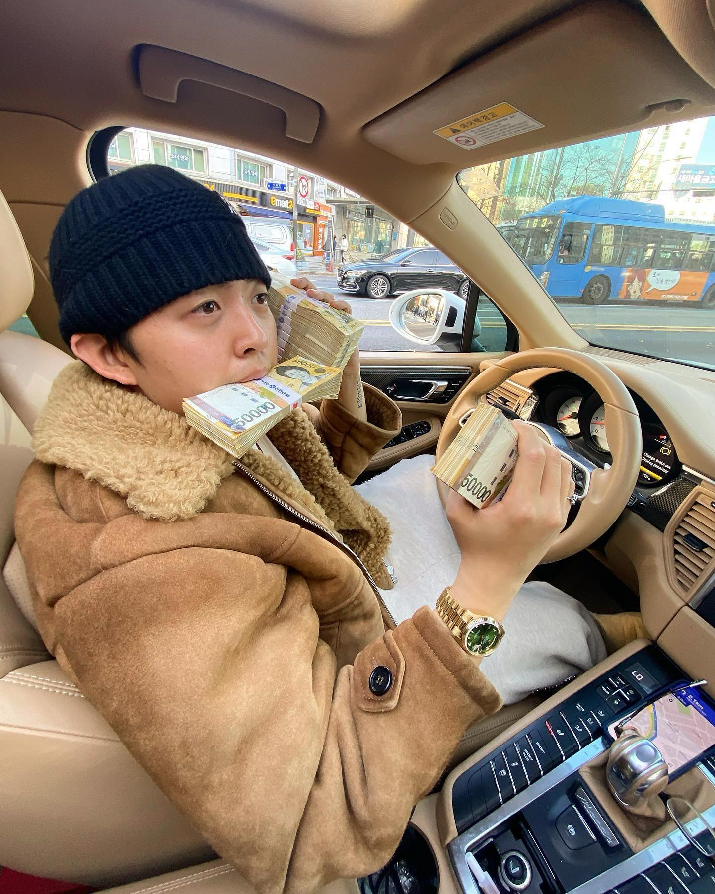 힙한 비니 룩은 릴러말즈🤘💵 이미지