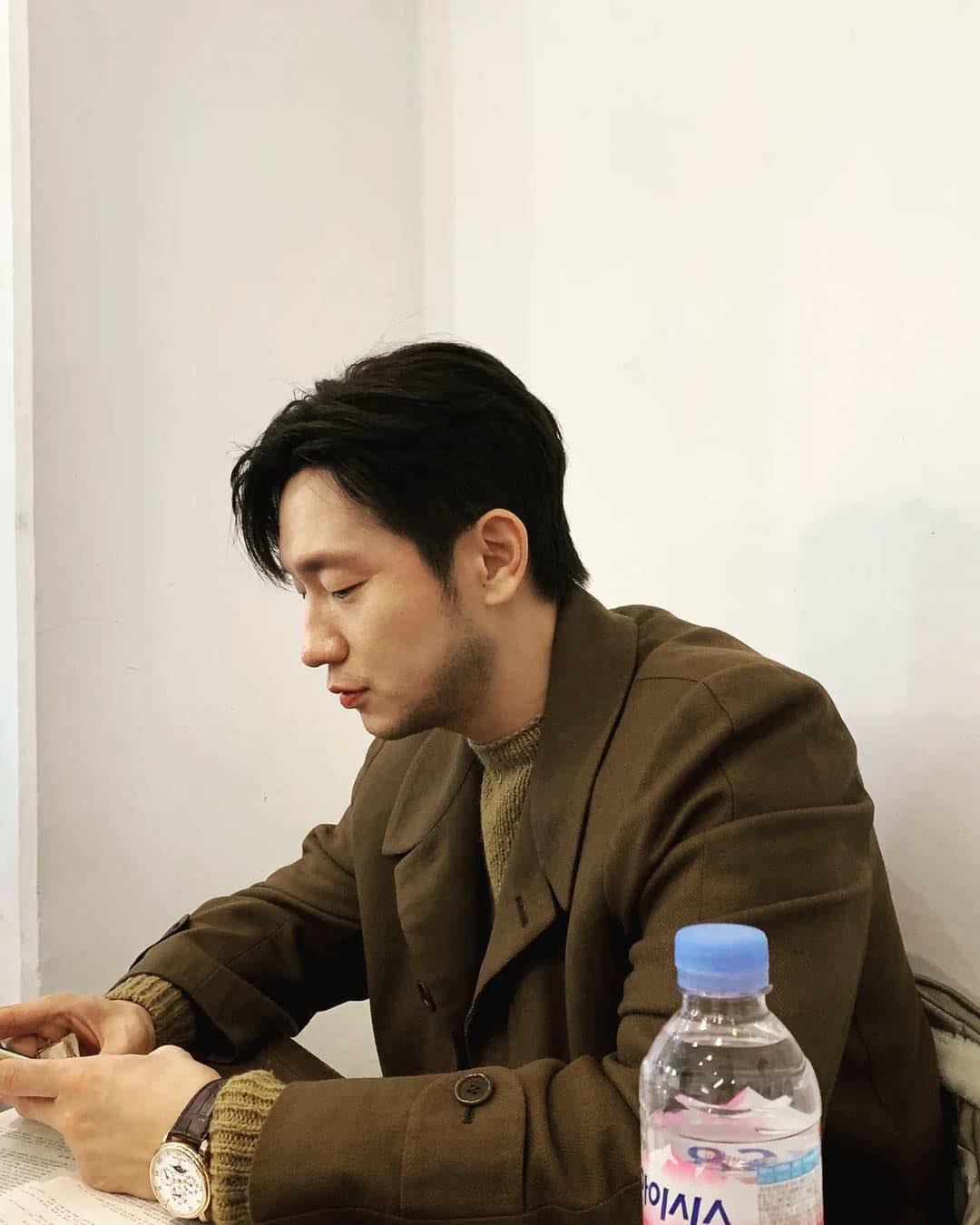 형들처럼 기르고픈 수염🧔🏻‍♂️ 이미지"