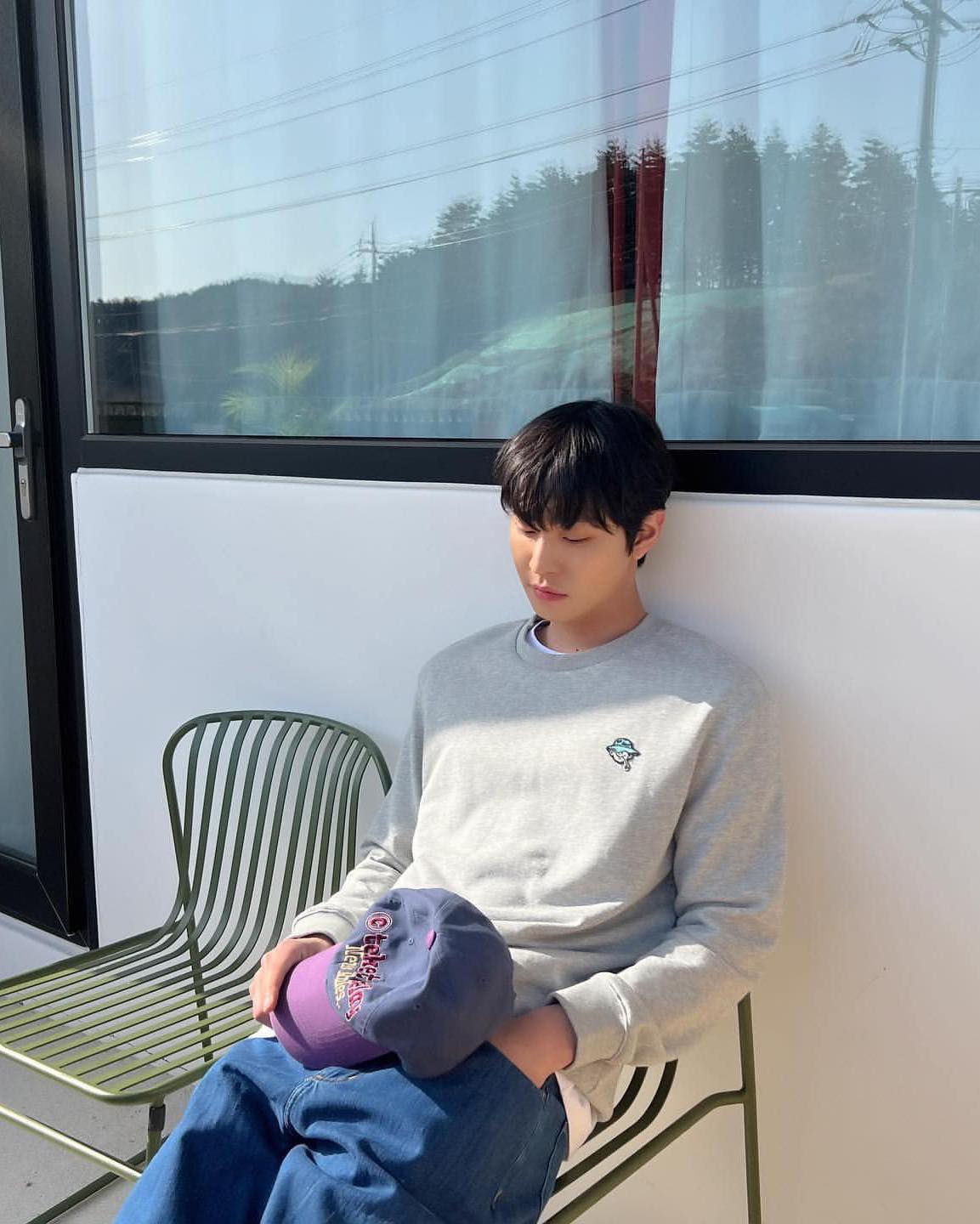 훈훈한 안효섭 봄 코디 참고🔍 이미지"