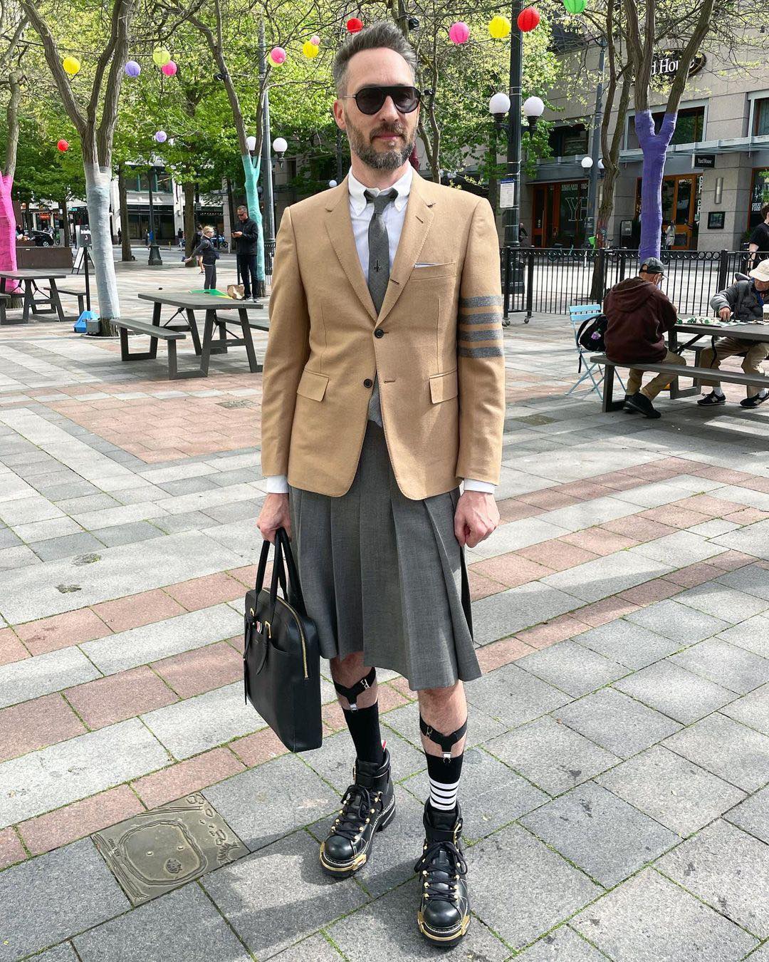 언젠가 도전해볼 톰브라운 스커트💃🏻 이미지