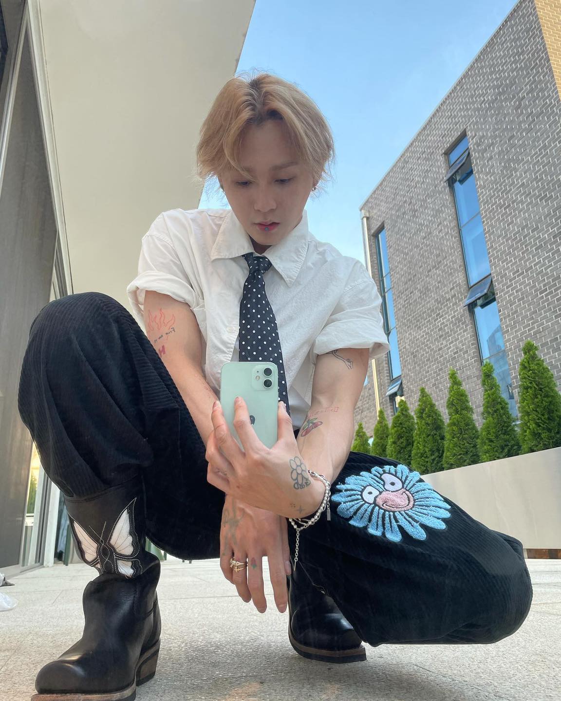 유니크한 이던의 독보적 스타일💄 이미지