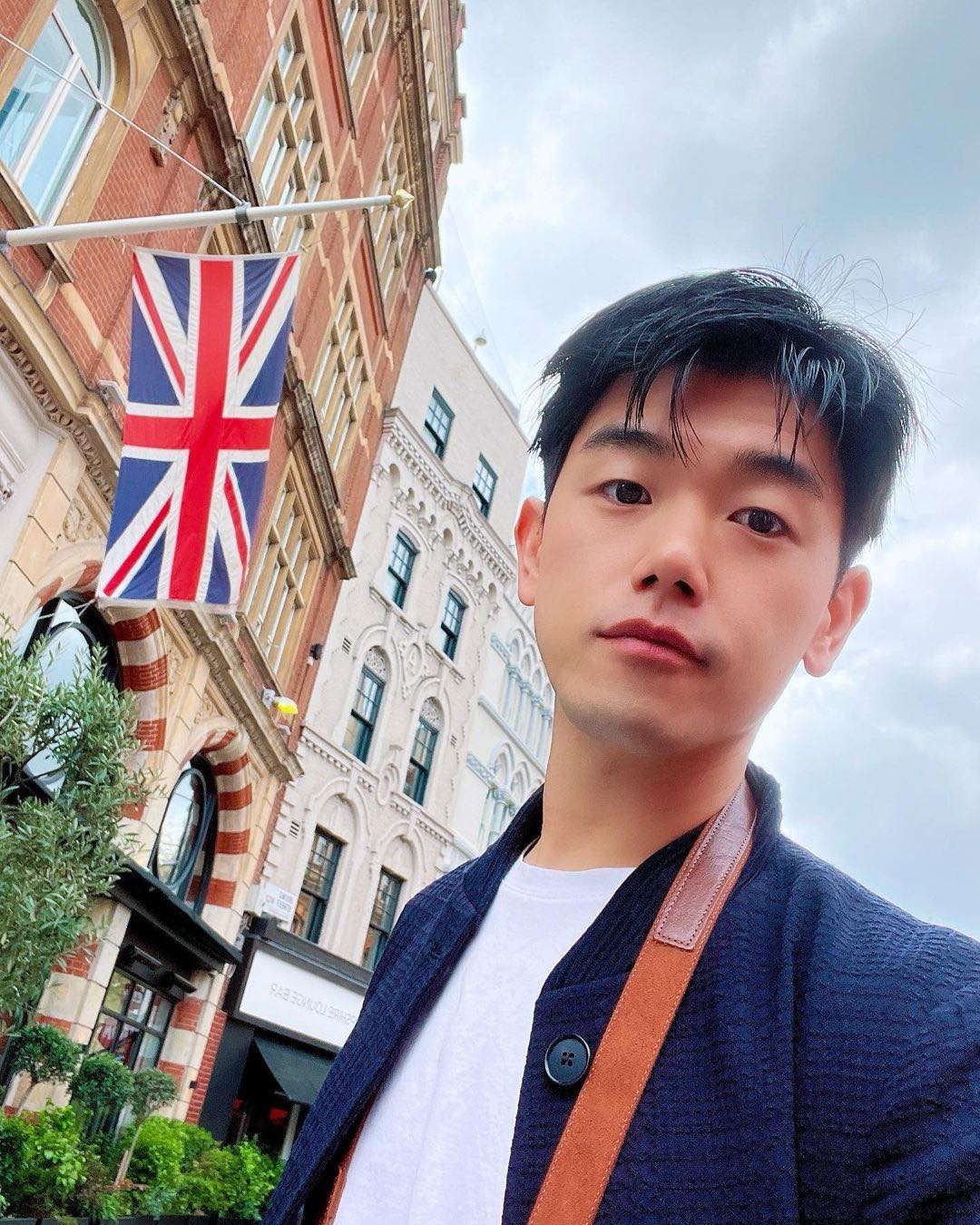 딱 깔끔한 에릭남 코디🔵 이미지