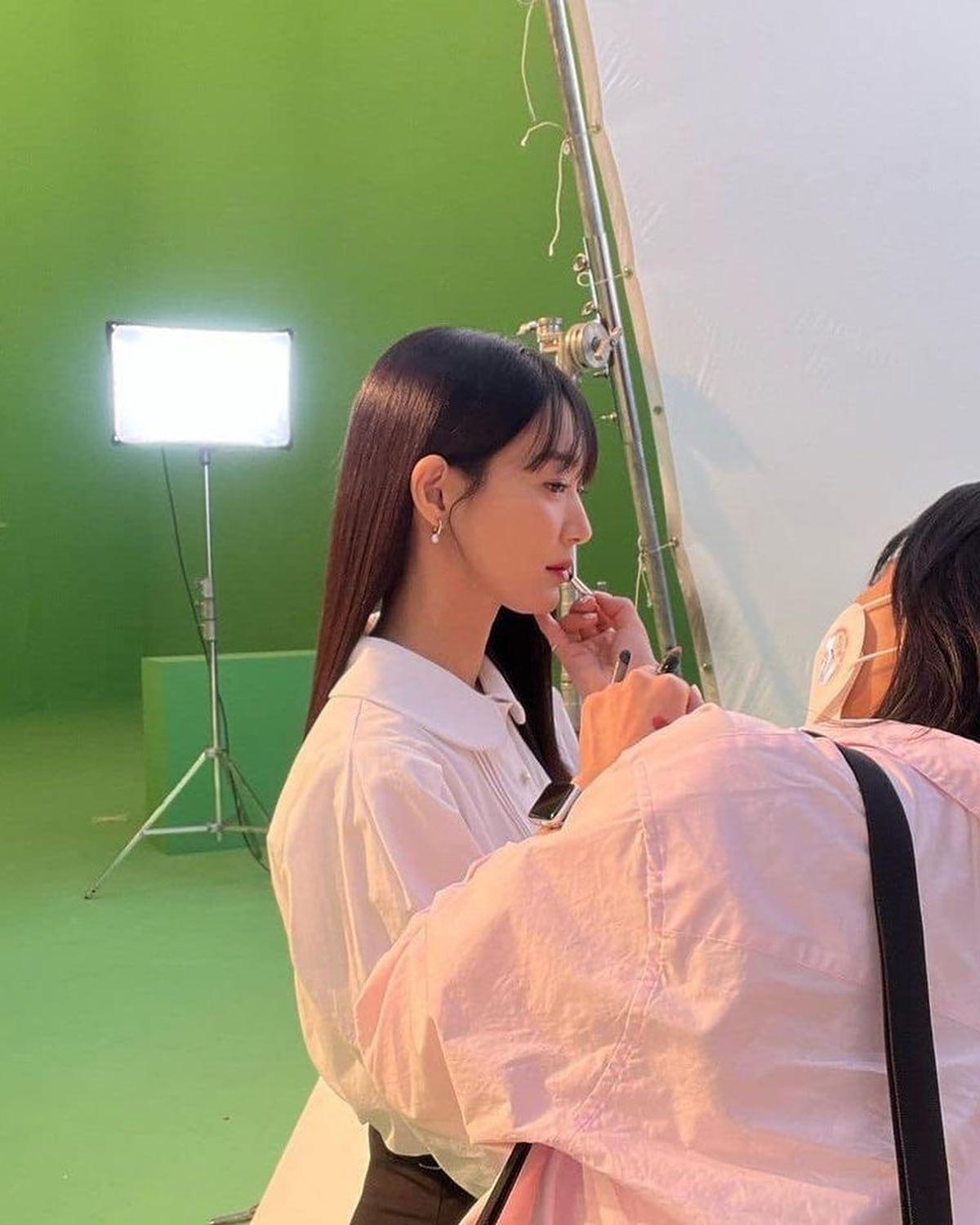 봄처럼 화사한 민아언니 미모🌷💚 이미지4