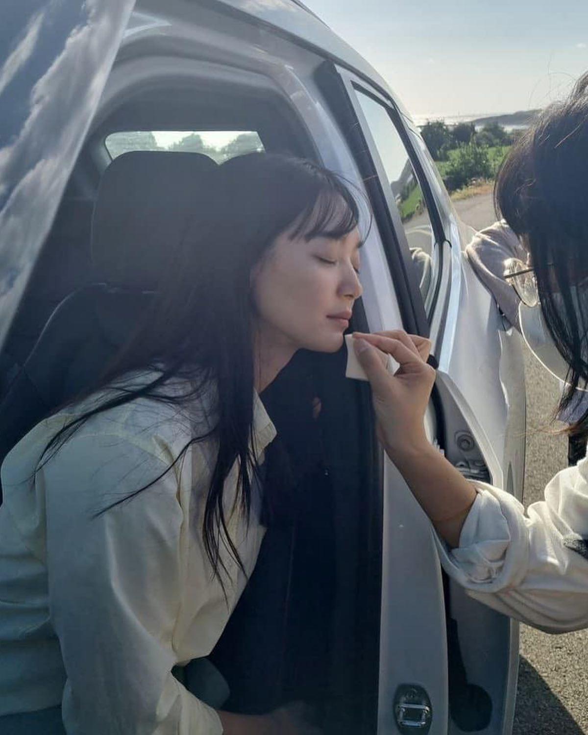 봄처럼 화사한 민아언니 미모🌷💚 이미지7