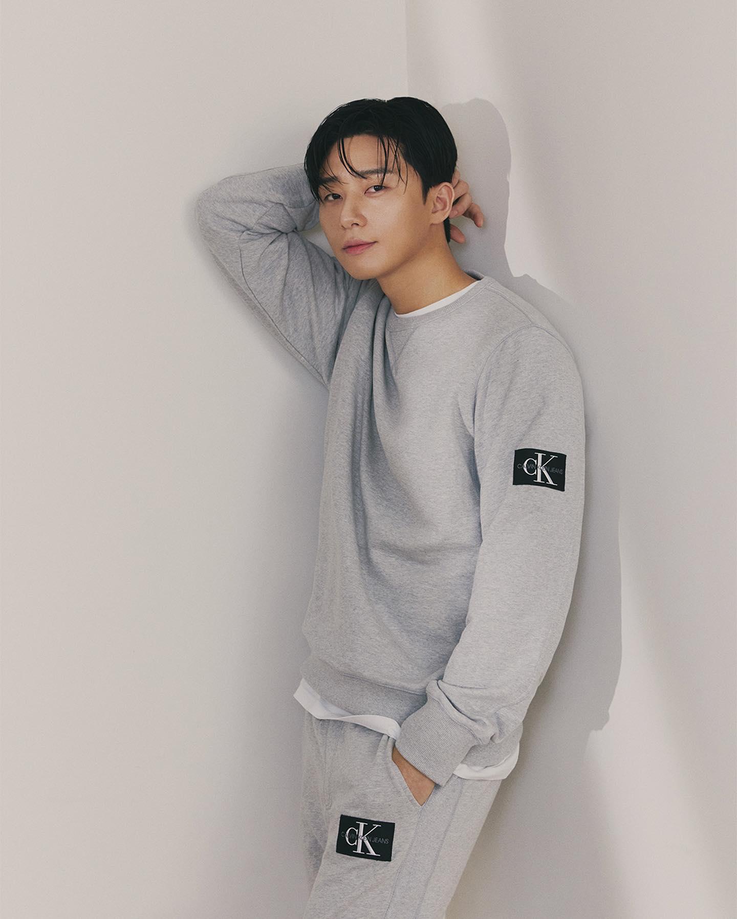 봄시즌 남친룩💙🤍@공유하세요
인간 캘빈클라인 박서준 오빠👖❤️‍🔥데님룩 참고해! #광고 이미지6