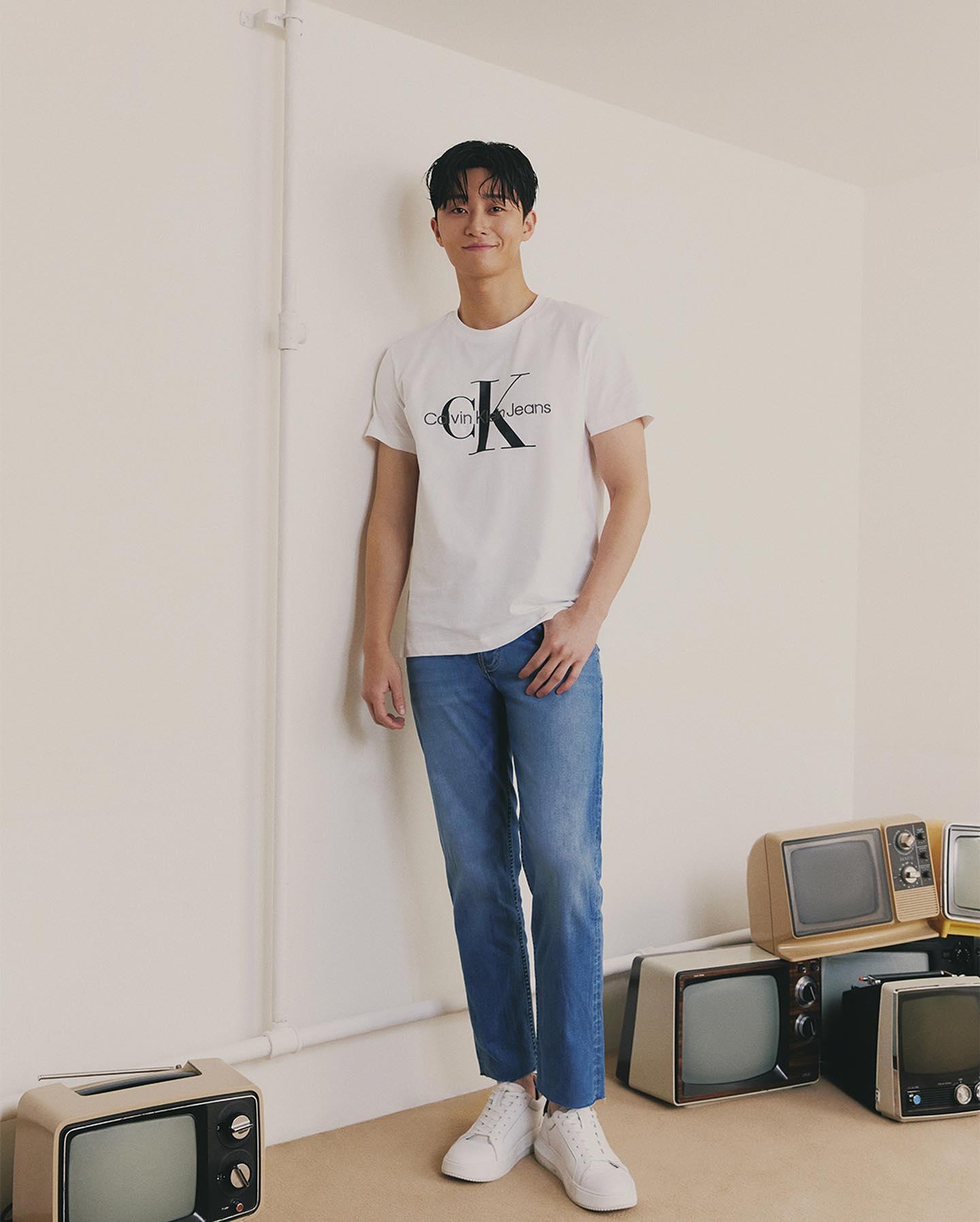 봄시즌 남친룩💙🤍@공유하세요
인간 캘빈클라인 박서준 오빠👖❤️‍🔥데님룩 참고해! #광고 이미지9