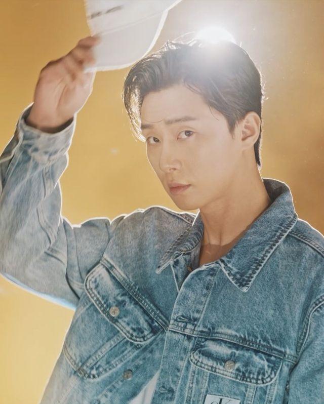 봄시즌 남친룩💙🤍@공유하세요
인간 캘빈클라인 박서준 오빠👖❤️‍🔥데님룩 참고해! #광고 이미지10