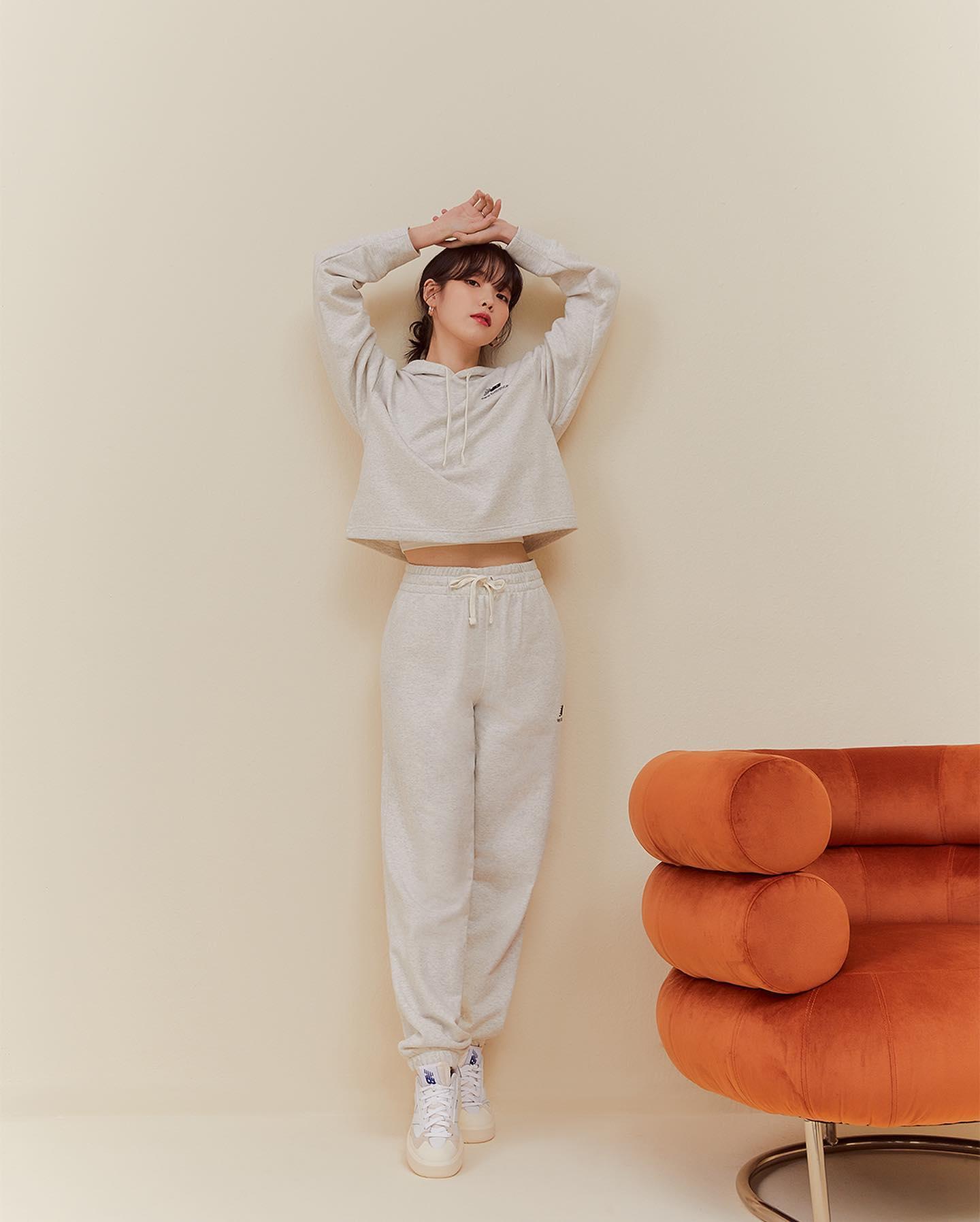 세계 여성의 날🏃🏻‍♀️💙아이유발란스
@함께할래?!👩🏻👟CT302 #광고 #지금시작해_너답게 이미지7