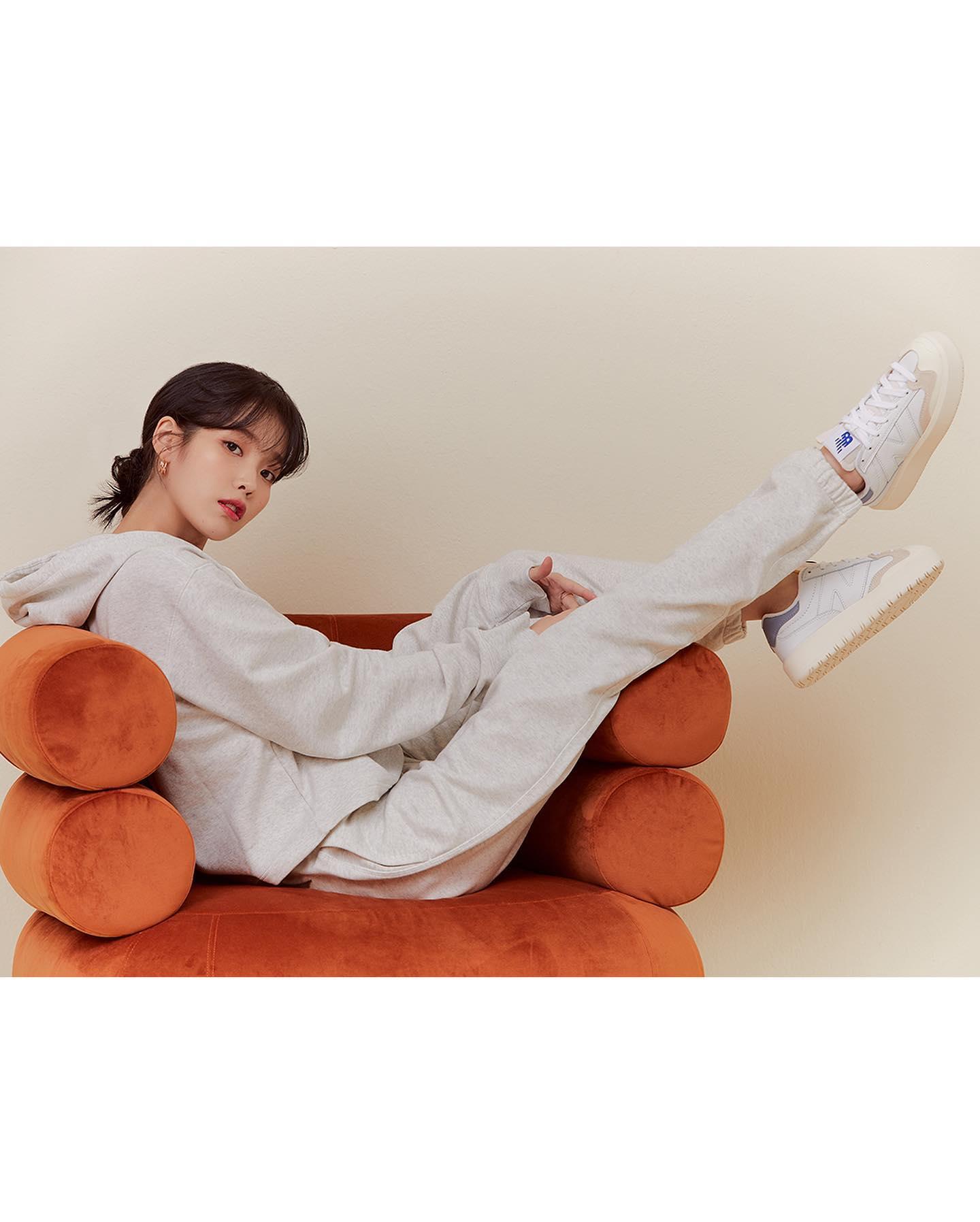 세계 여성의 날🏃🏻‍♀️💙아이유발란스
@함께할래?!👩🏻👟CT302 #광고 #지금시작해_너답게 이미지9