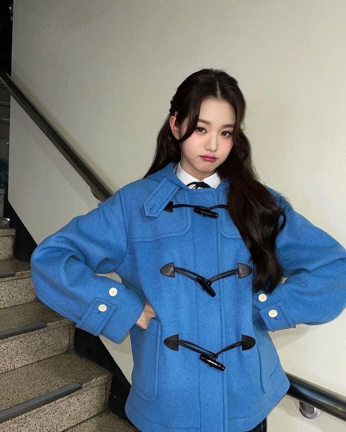 장원영의 새초롬한 데일리💙🖤 이미지"