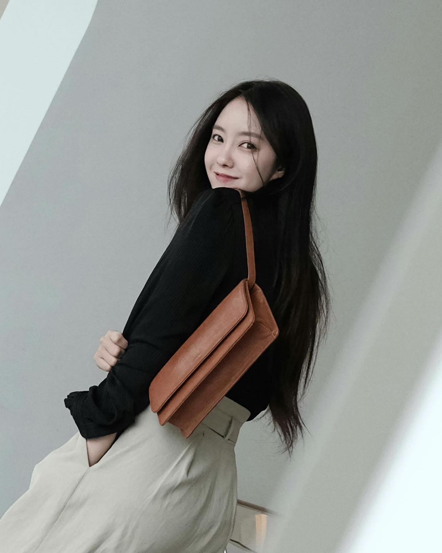 어느 코디룩에든 좋은🥖🧡패티백 이미지