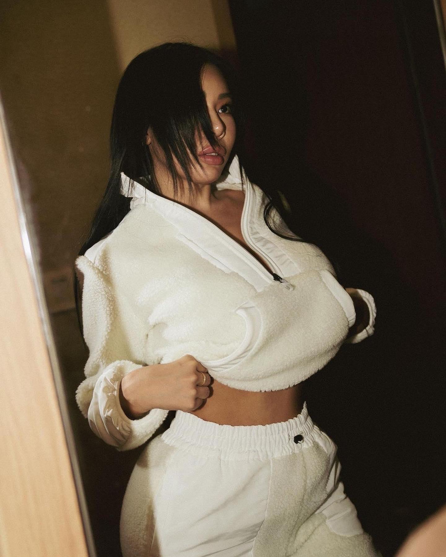 제시, 스우파, 쇼미10까지?!✋🔥
오늘 날씨에 딱 좋은 힙한 플리스🤍🎶@코디 #광고 이미지